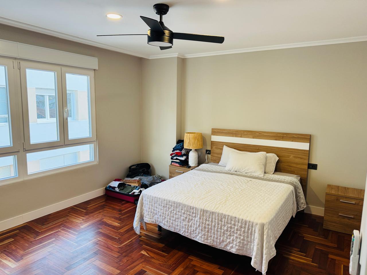 SE VENDE PISO EN EL MALECÓN CON VISTAS AL MAR Y A LA RÍA – 140 M², ÁTICO LUMINOSO