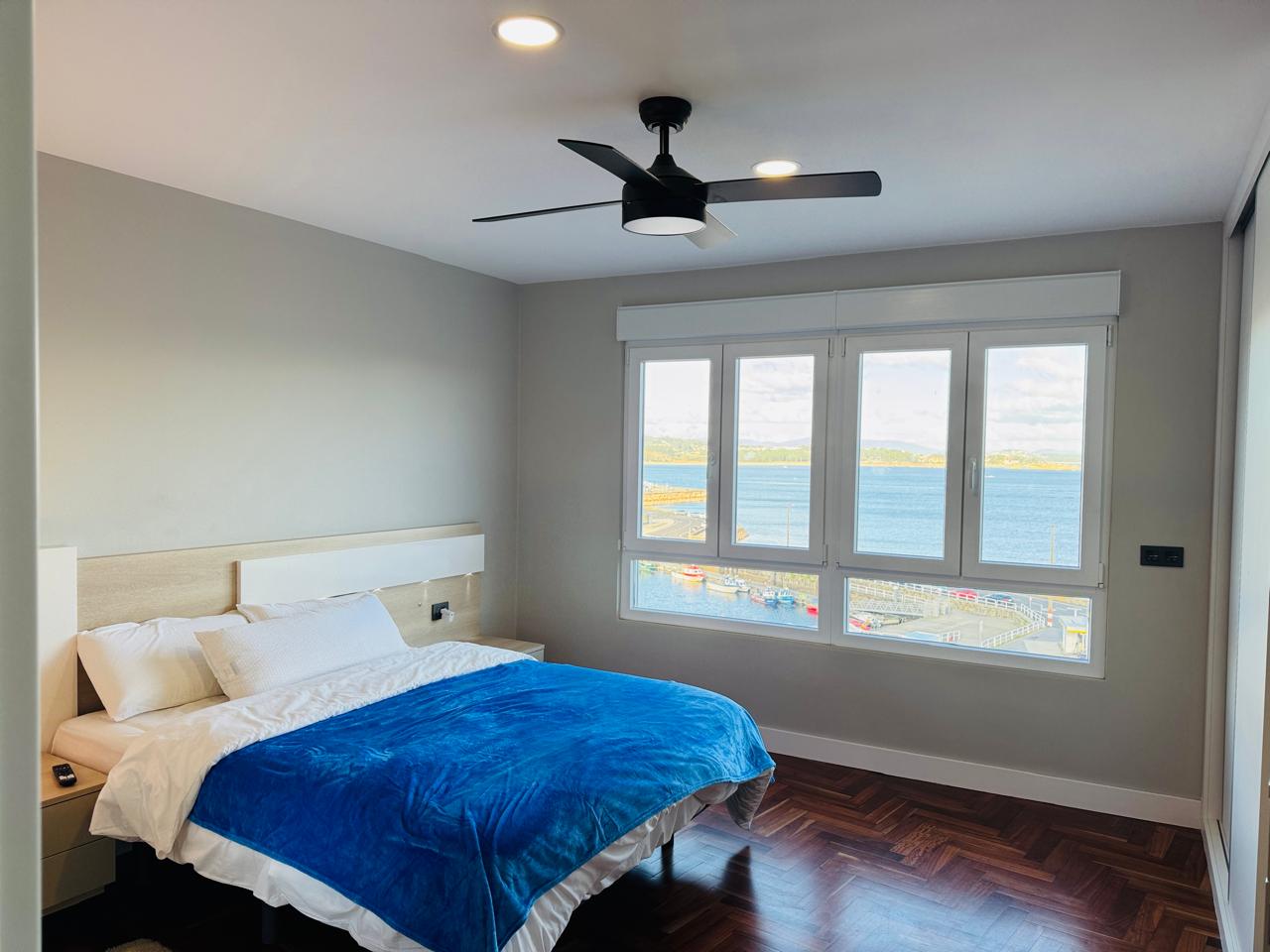 SE VENDE PISO EN EL MALECÓN CON VISTAS AL MAR Y A LA RÍA – 140 M², ÁTICO LUMINOSO