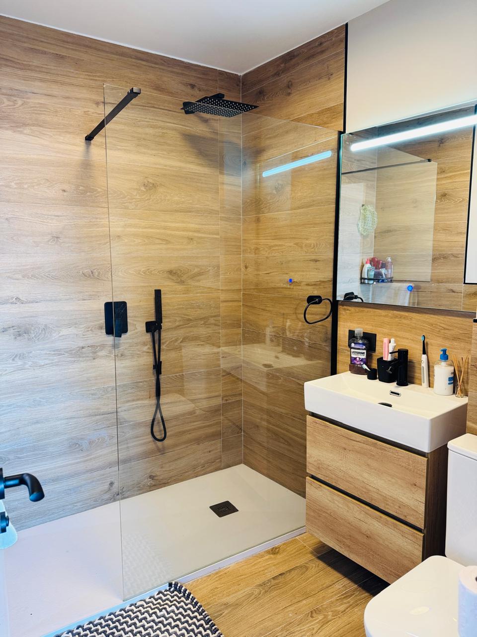 SE VENDE PISO EN EL MALECÓN CON VISTAS AL MAR Y A LA RÍA – 140 M², ÁTICO LUMINOSO