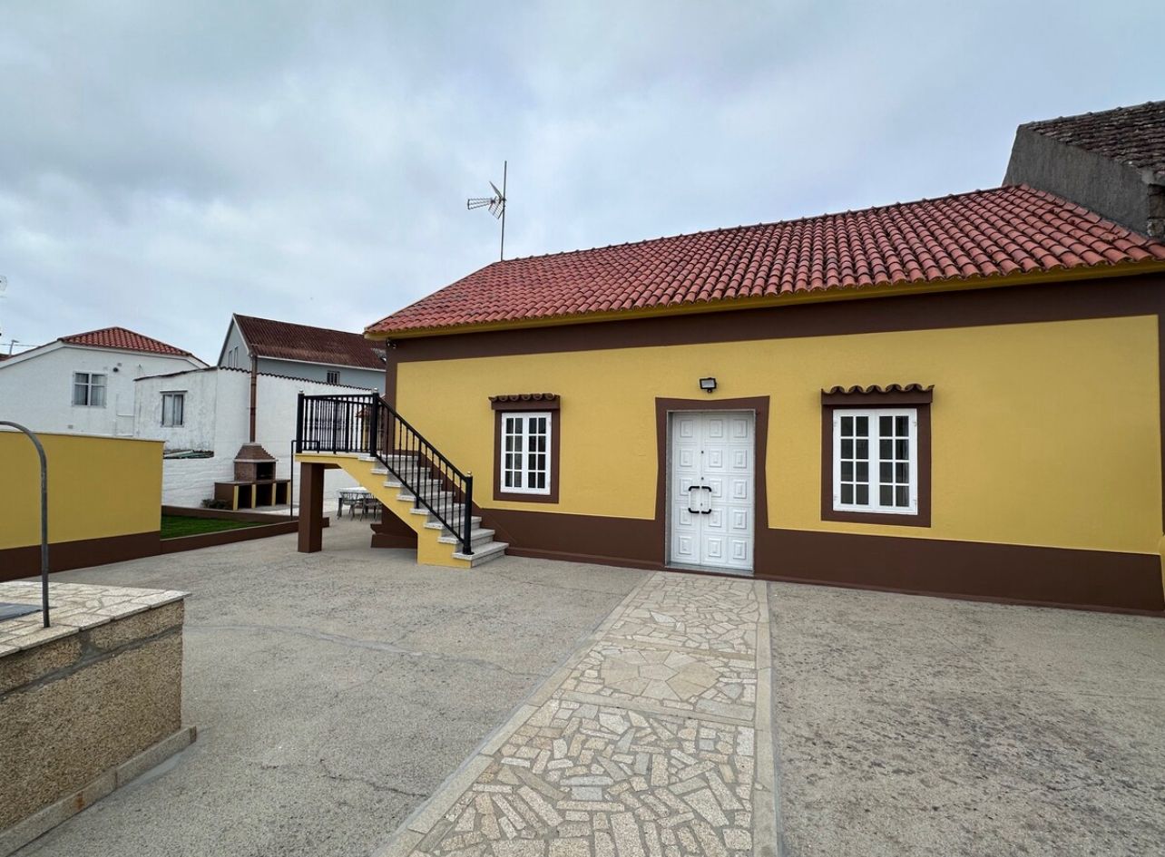 SE VENDE CASA A POCOS METROS DE LA PLAYA - CASTIÑEIRAS, RIBEIRA