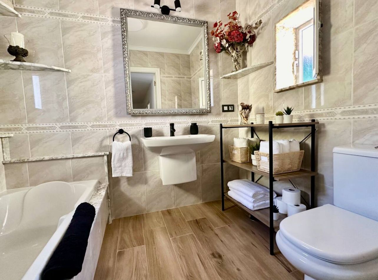 SE VENDE CASA A POCOS METROS DE LA PLAYA - CASTIÑEIRAS, RIBEIRA