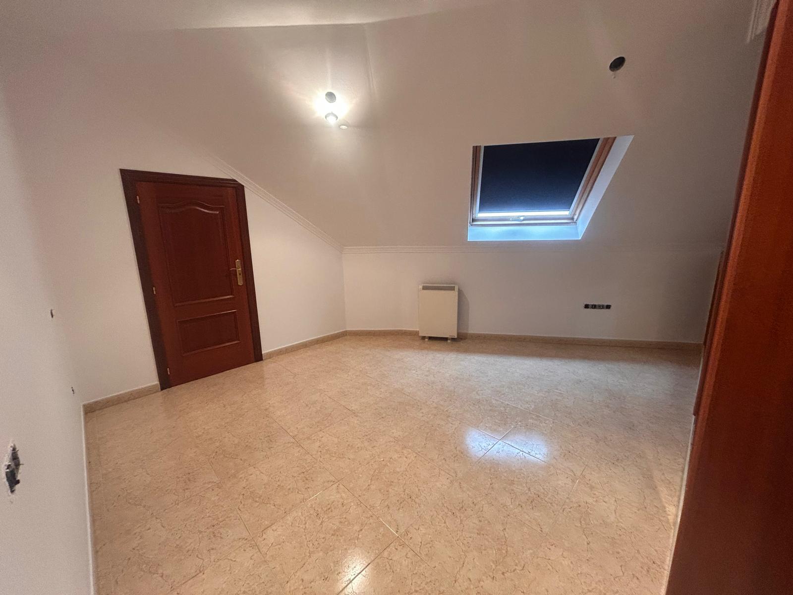 APARTAMENTO EN RIBEIRA CON BALCÓN