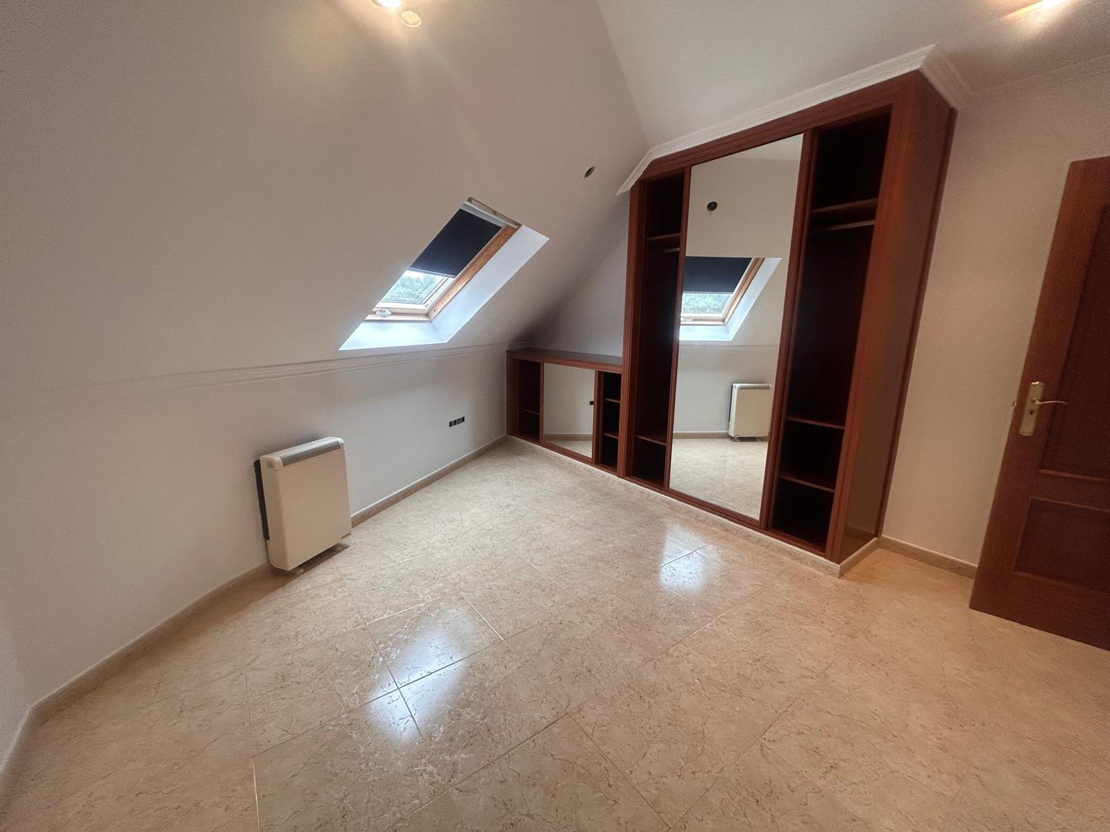 APARTAMENTO EN RIBEIRA CON BALCÓN