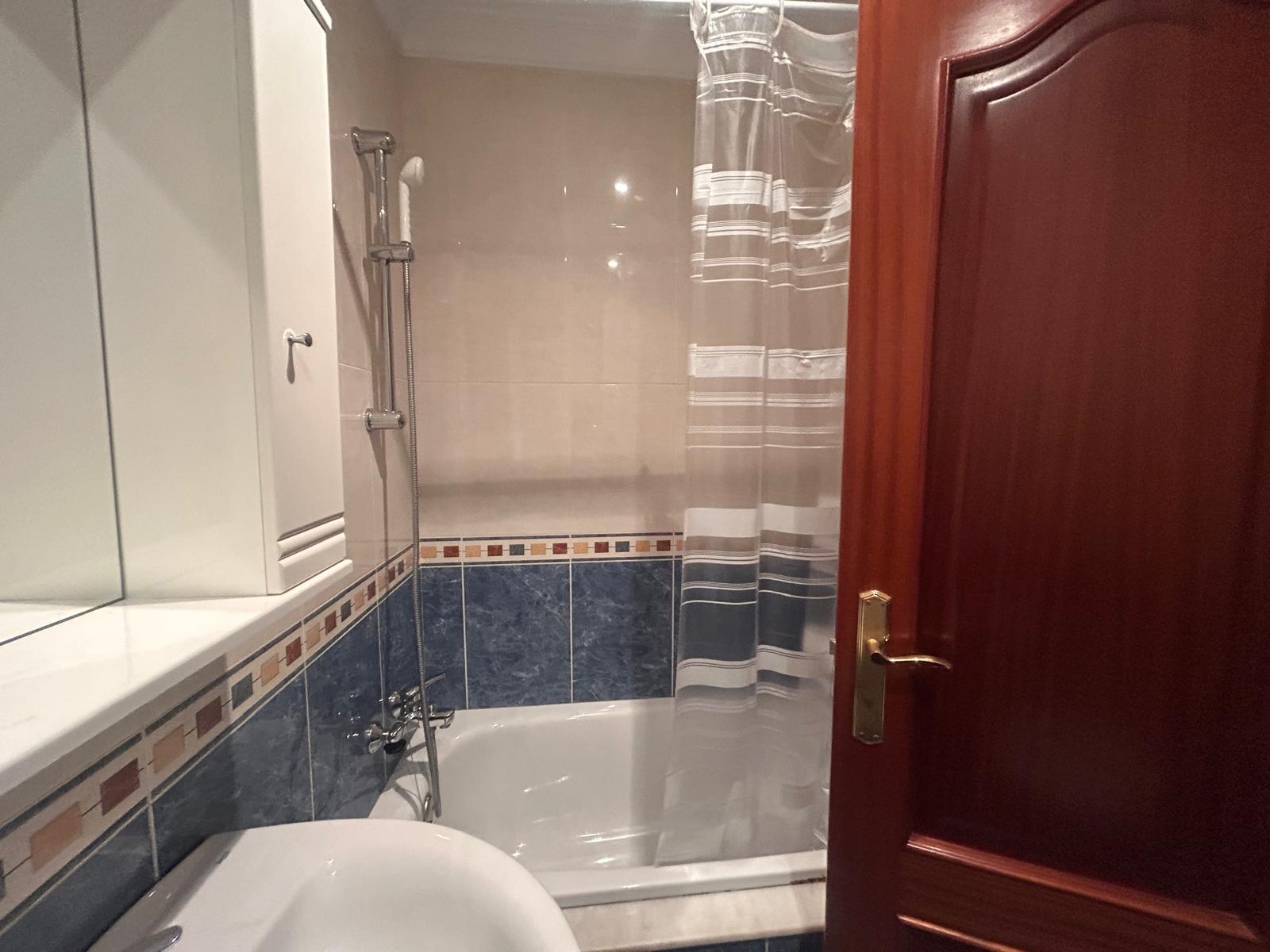 APARTAMENTO EN RIBEIRA CON BALCÓN