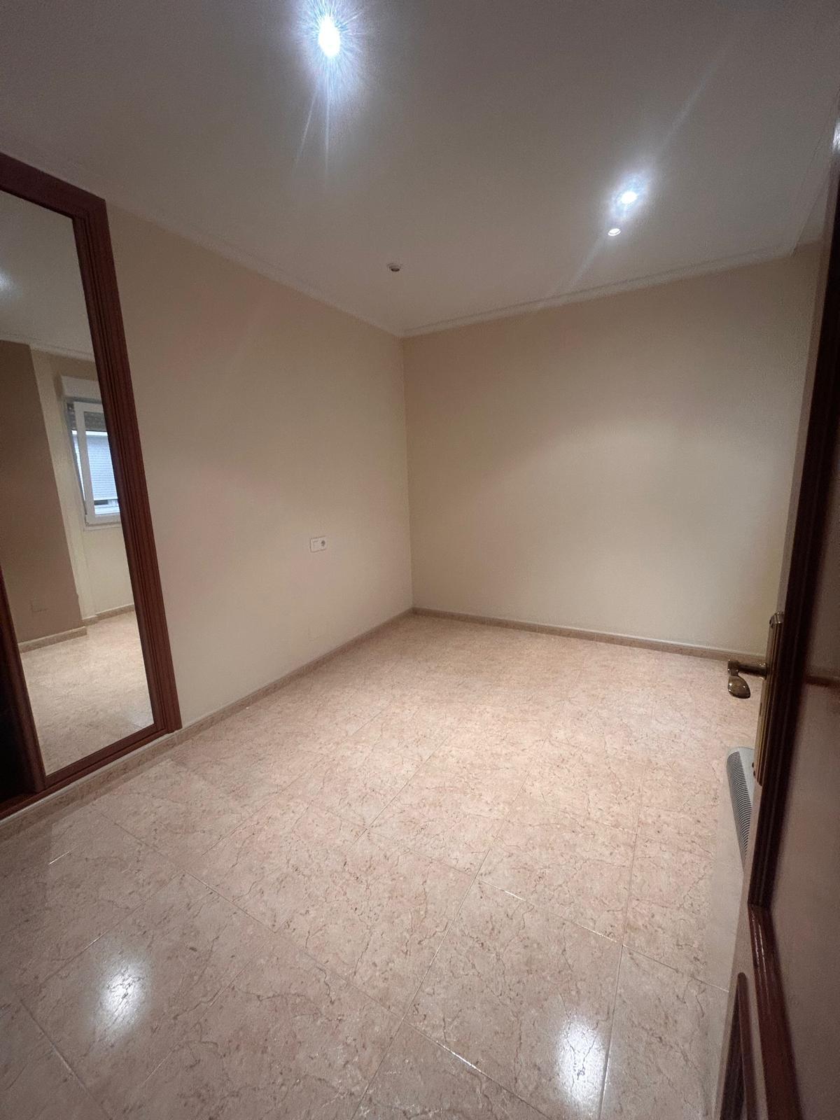 APARTAMENTO EN RIBEIRA CON BALCÓN