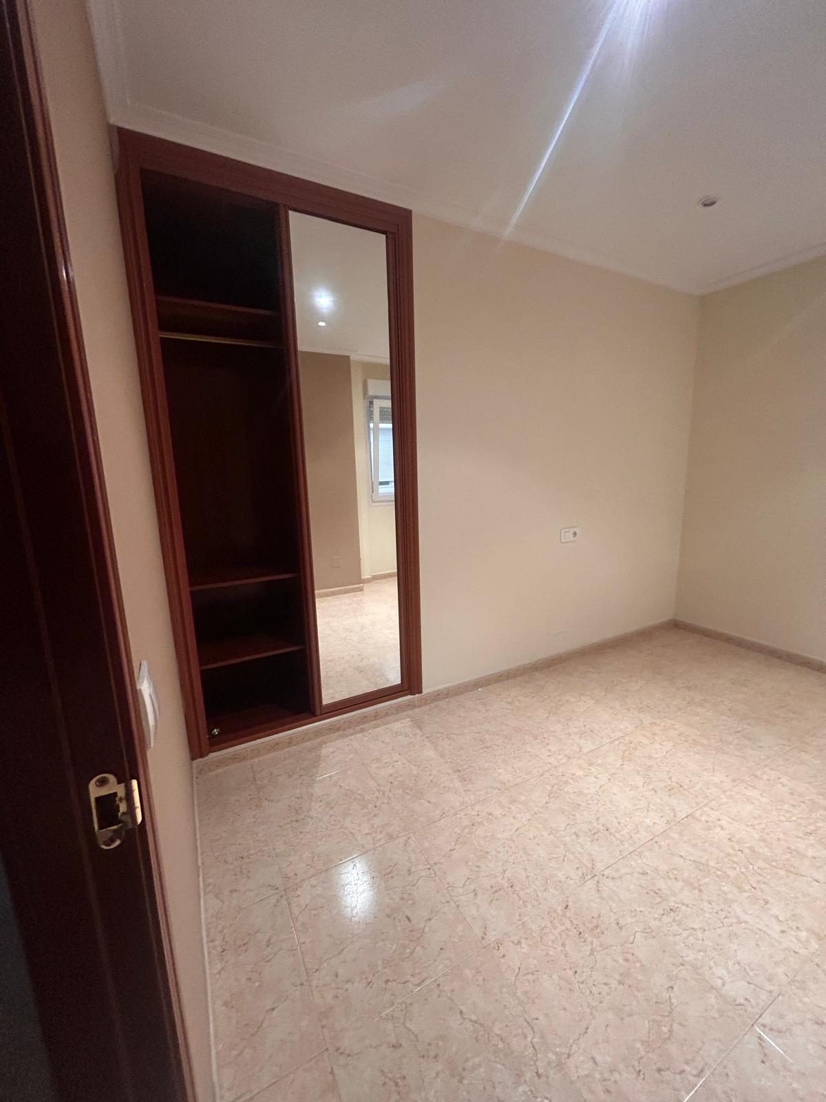 APARTAMENTO EN RIBEIRA CON BALCÓN