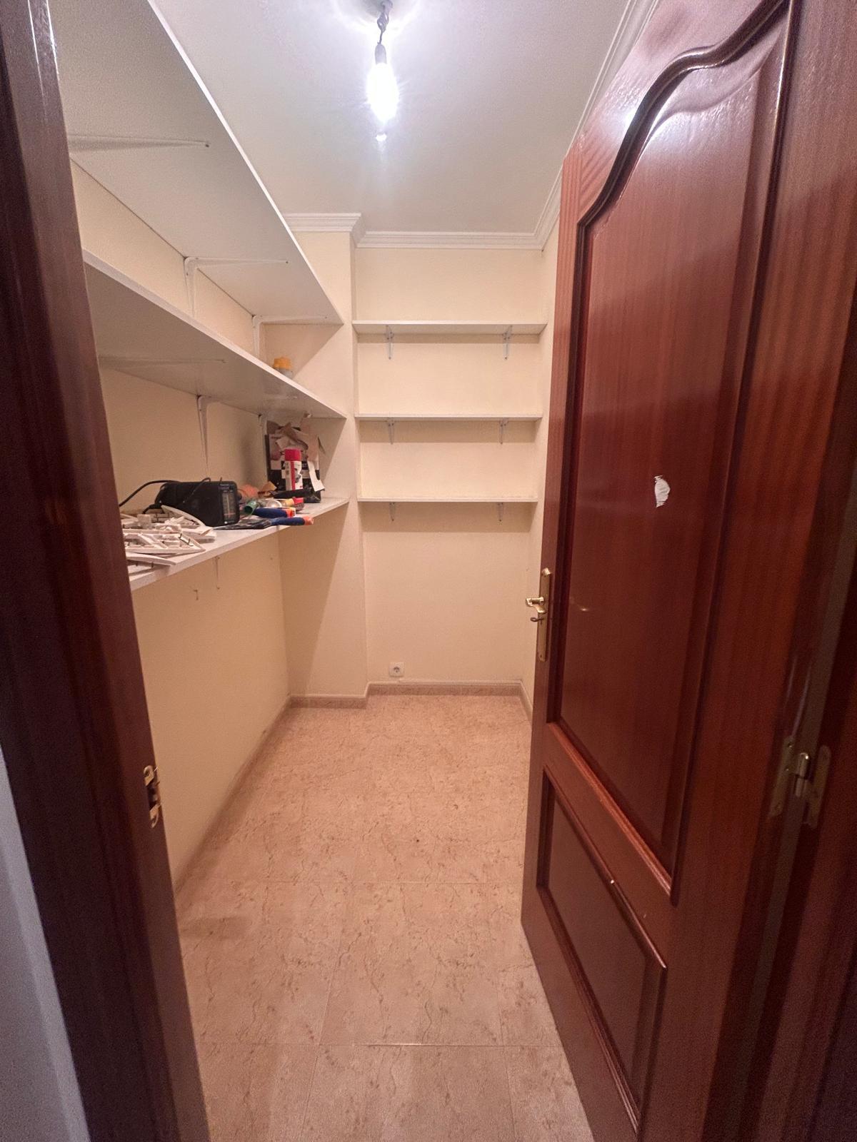 APARTAMENTO EN RIBEIRA CON BALCÓN