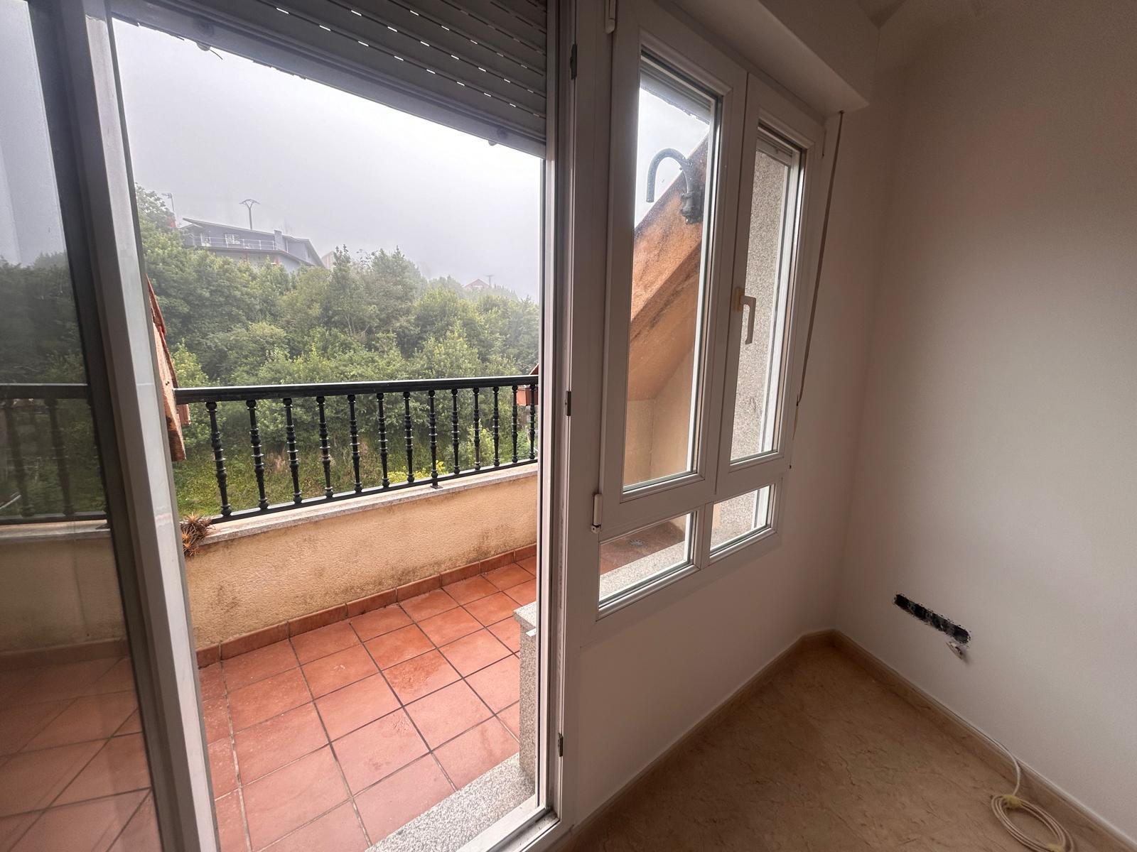 APARTAMENTO EN RIBEIRA CON BALCÓN