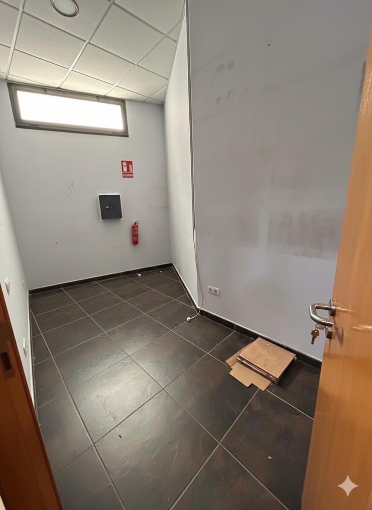 BAJO COMERCIAL EN ALQUILER – AVDA. DE LA CORUÑA, RIBEIRA