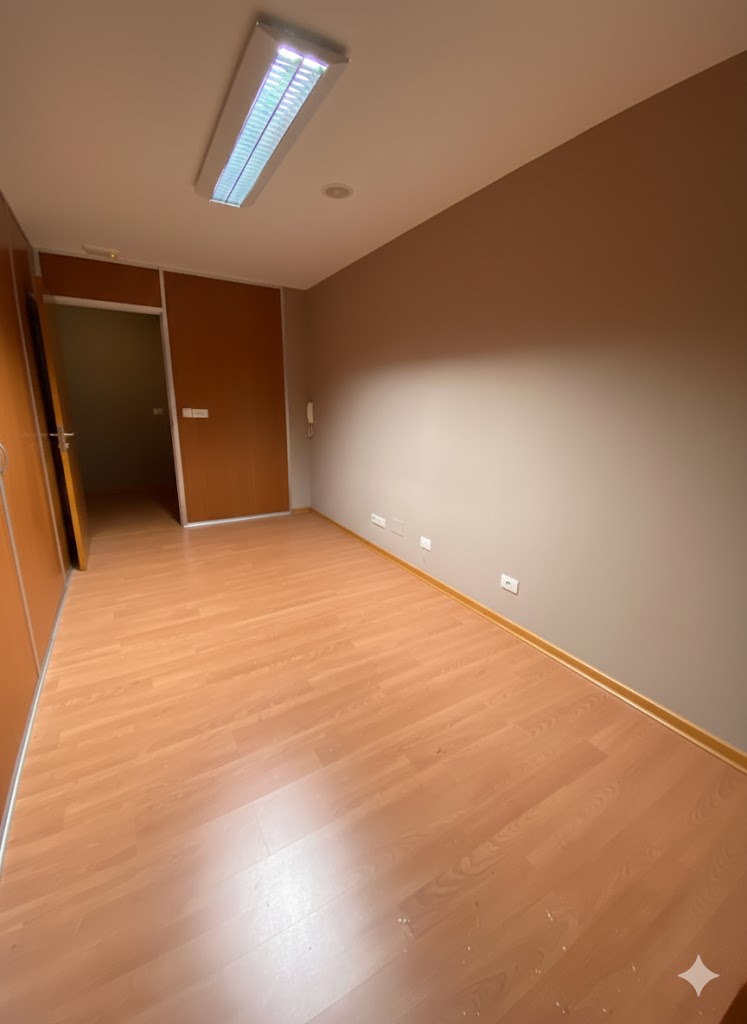 ¡OPORTUNIDAD! ALQUILER DE OFICINA CON DESPACHO Y SALA DE REUNIONES