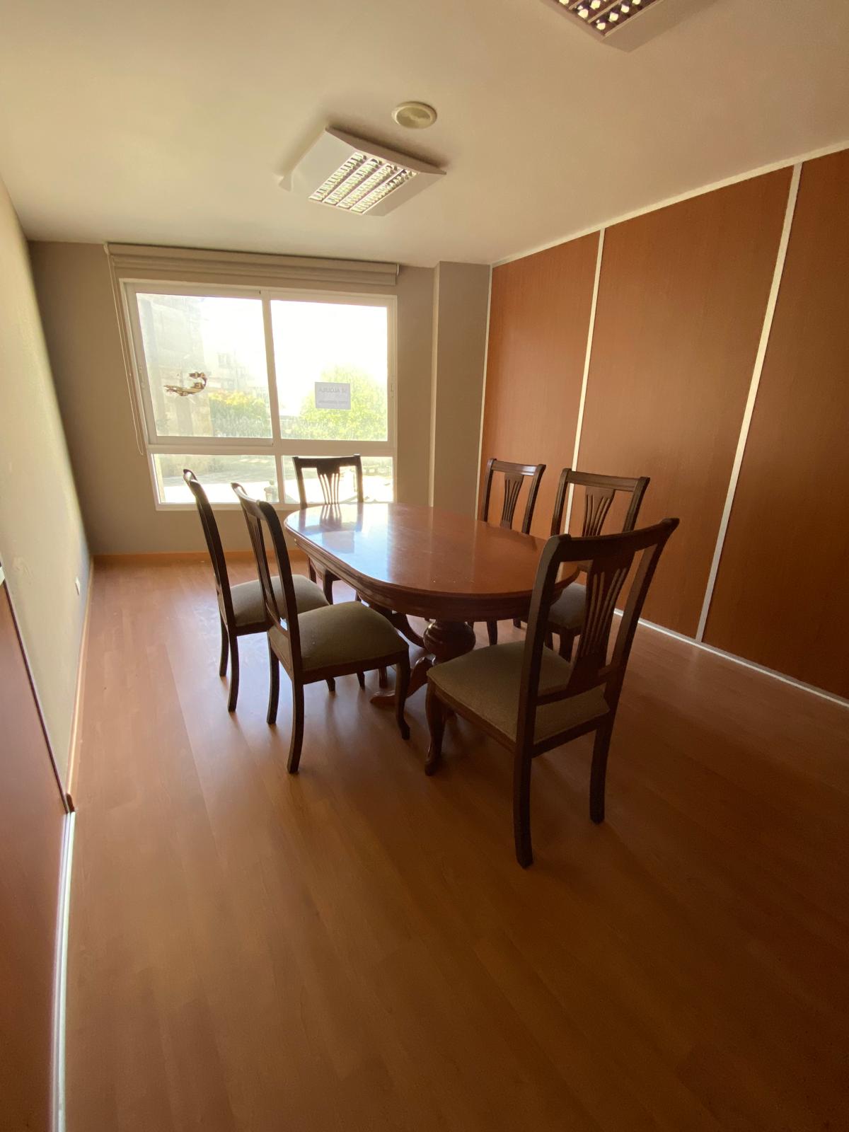 ¡OPORTUNIDAD! ALQUILER DE OFICINA CON DESPACHO Y SALA DE REUNIONES