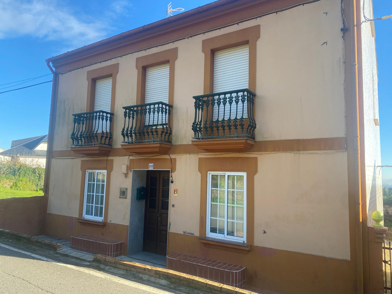 VENTA DE CASA EN MARTÍN – RIBEIRA (A CORUÑA) CON VISTAS AL MAR