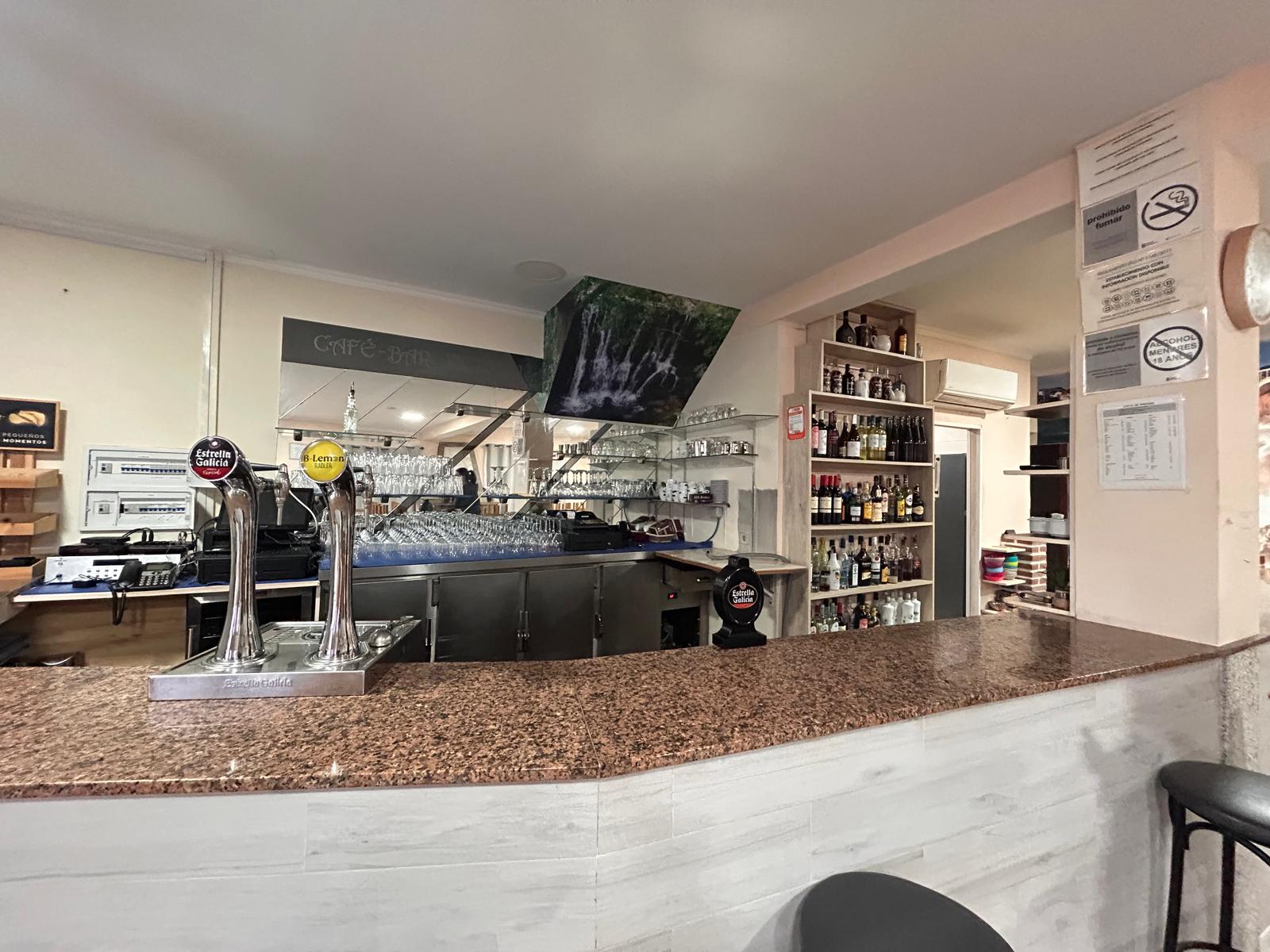 ¡OPORTUNIDAD! SE ALQUILA BAR-CAFETERÍA TOTALMENTE EQUIPADO CON COCINA EN AGUIÑO (RIBEIRA). PRECIO A CONSULTAR.