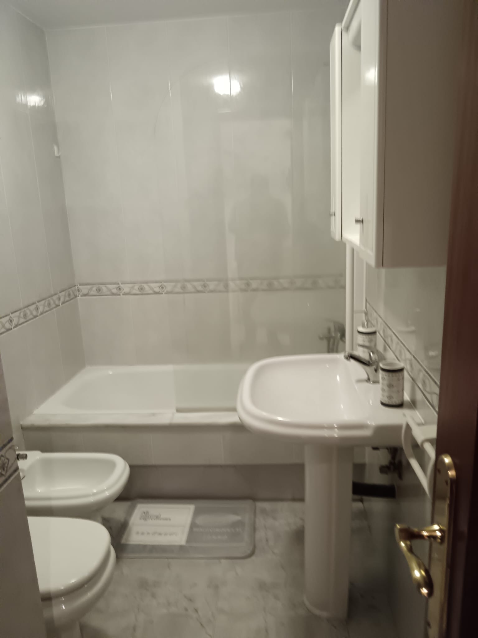 SE ALQUILA ESTUDIO EN ABESADAS — 500 €/MES