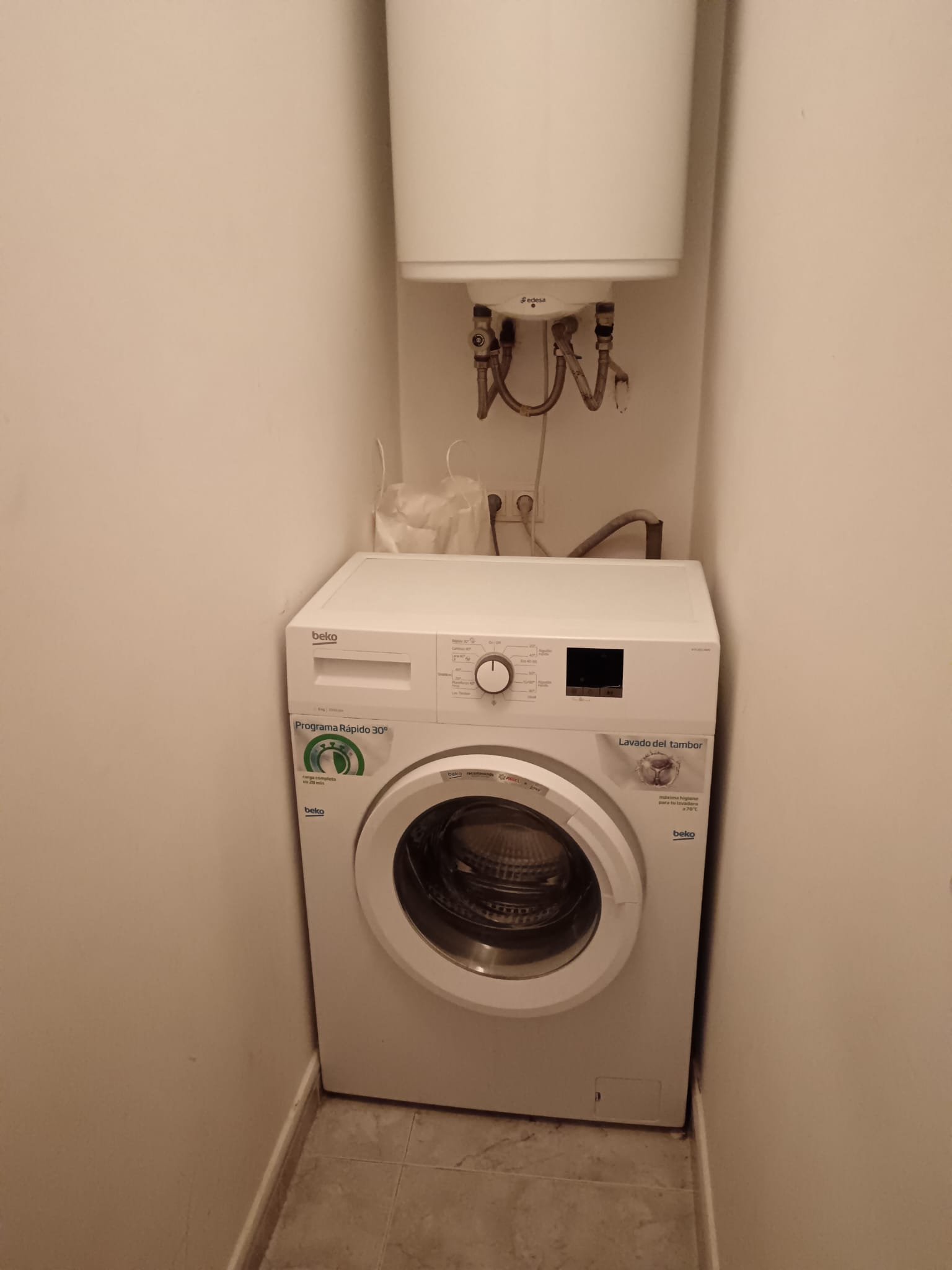 SE ALQUILA ESTUDIO EN ABESADAS — 500 €/MES