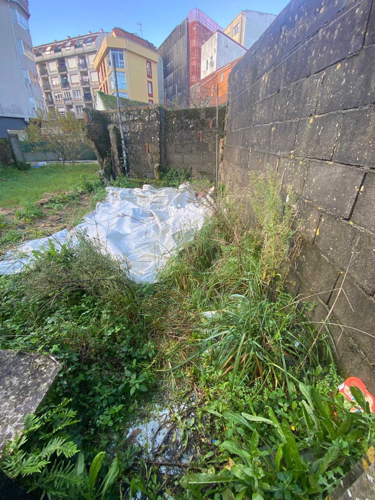 CASA DE PIEDRA PARA REFORMAR — CENTRO DE RIBEIRA (A CORUÑA)