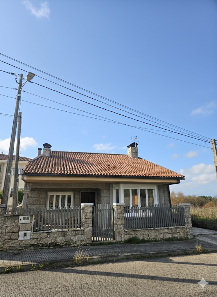 CASA RUSTICA EN AGUIÑO CON TERRENO