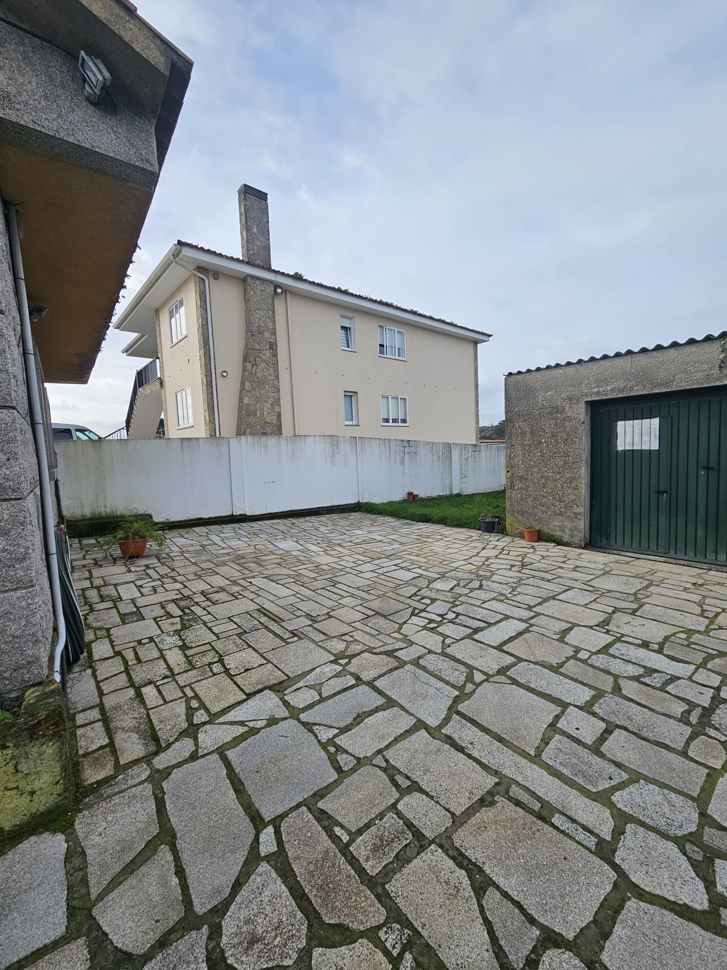 CASA RUSTICA EN AGUIÑO CON TERRENO