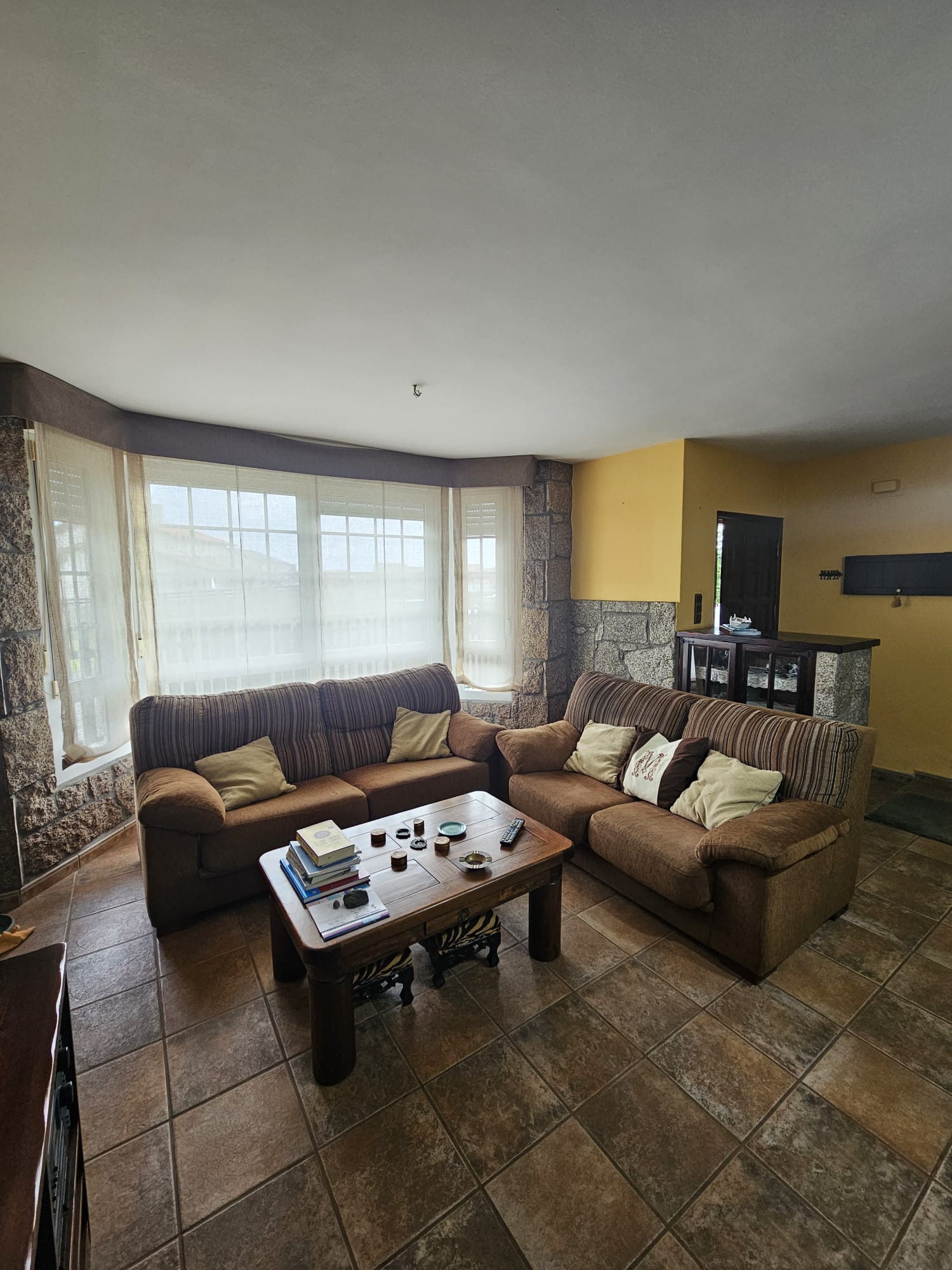 CASA RUSTICA EN AGUIÑO CON TERRENO