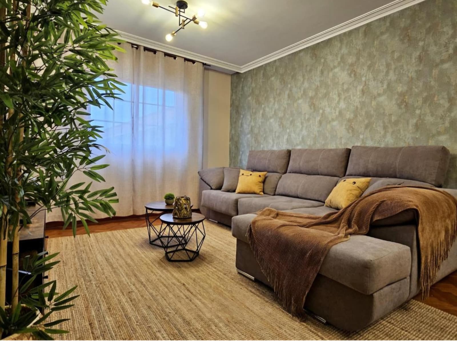 ¡TU ESCAPADA PERFECTA EN EL CORAZÓN DE RIBEIRA!