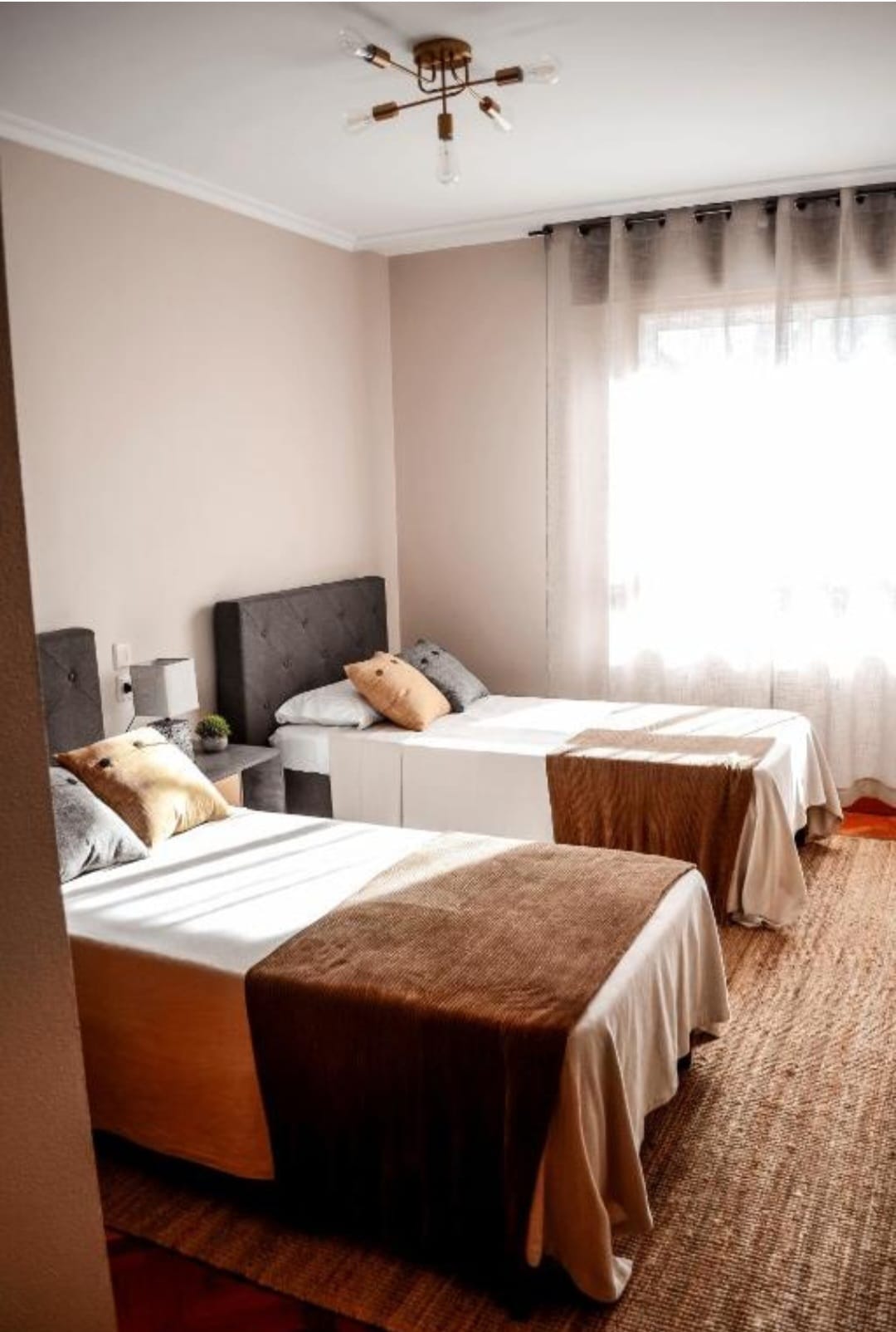 ¡TU ESCAPADA PERFECTA EN EL CORAZÓN DE RIBEIRA!