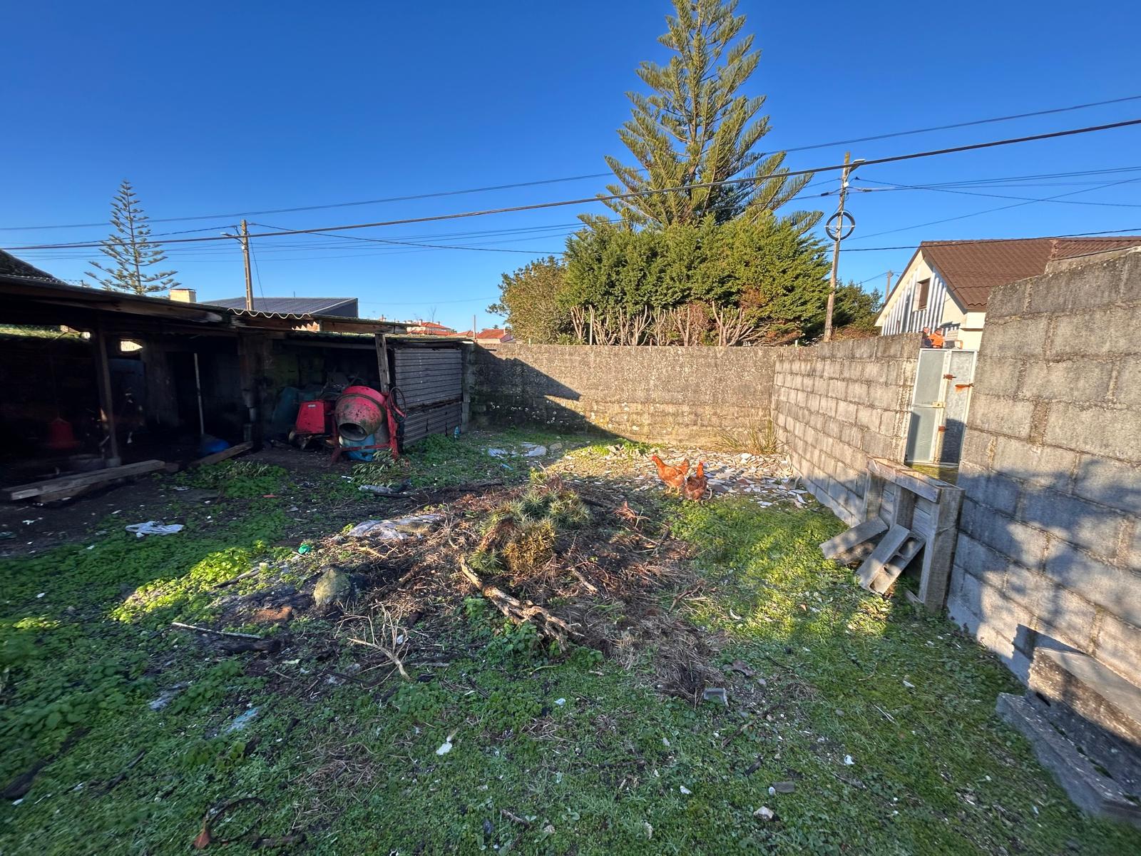 CASA PARA REFORMAR EN AGUIÑO CON TERRENO A TAN SOLO 175 METROS DEL PUERTO 