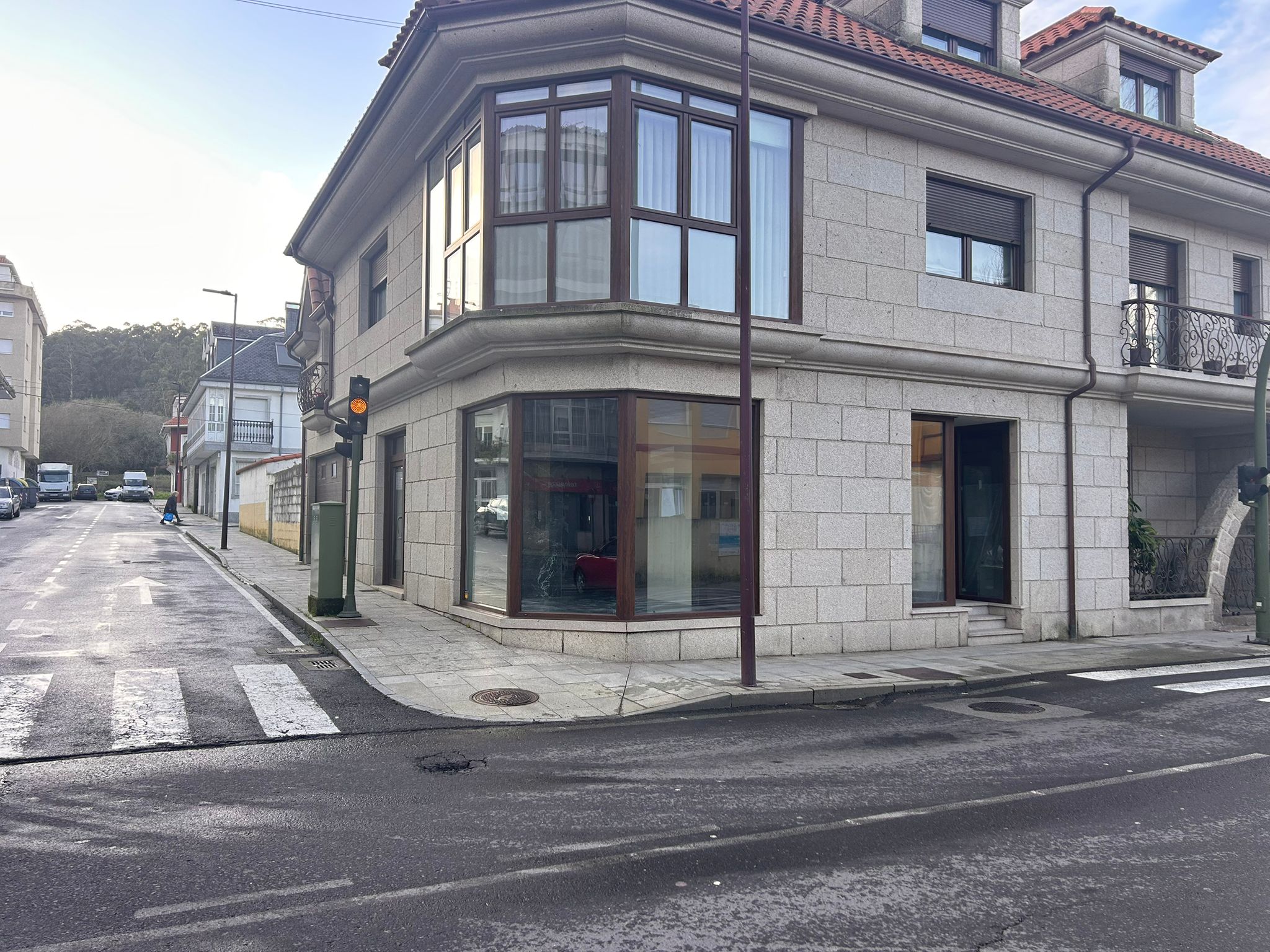   ALQUILER DE BAJO COMERCIAL EN RIBEIRA