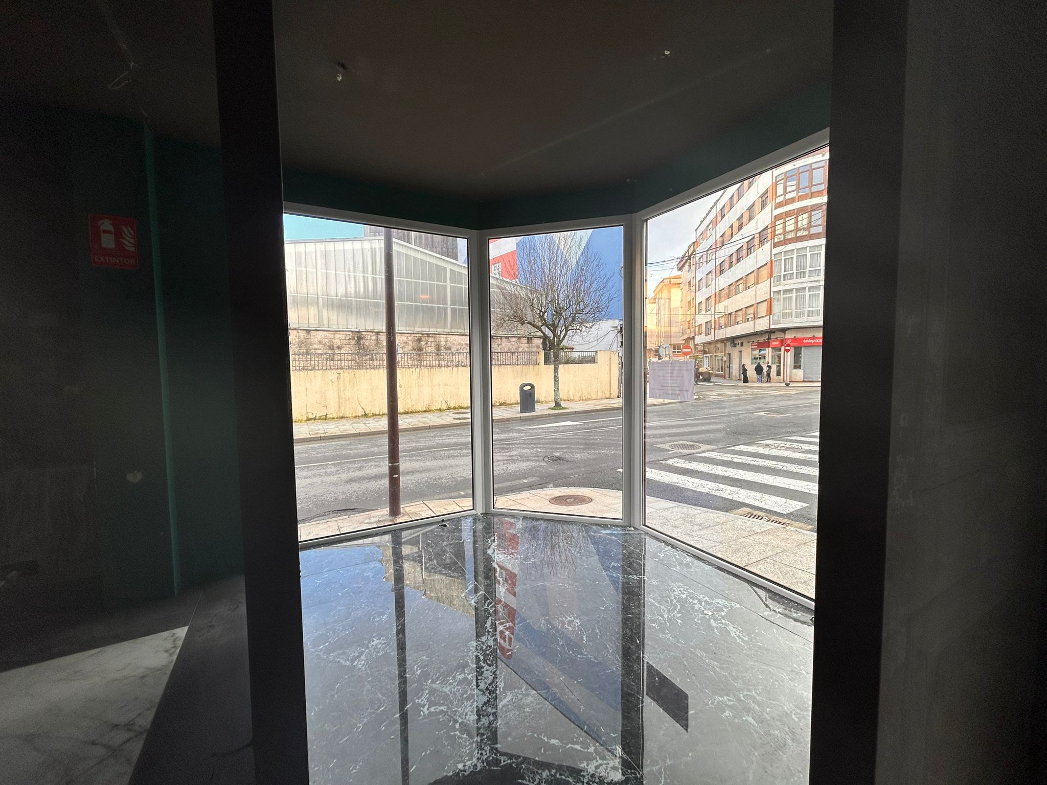   ALQUILER DE BAJO COMERCIAL EN RIBEIRA