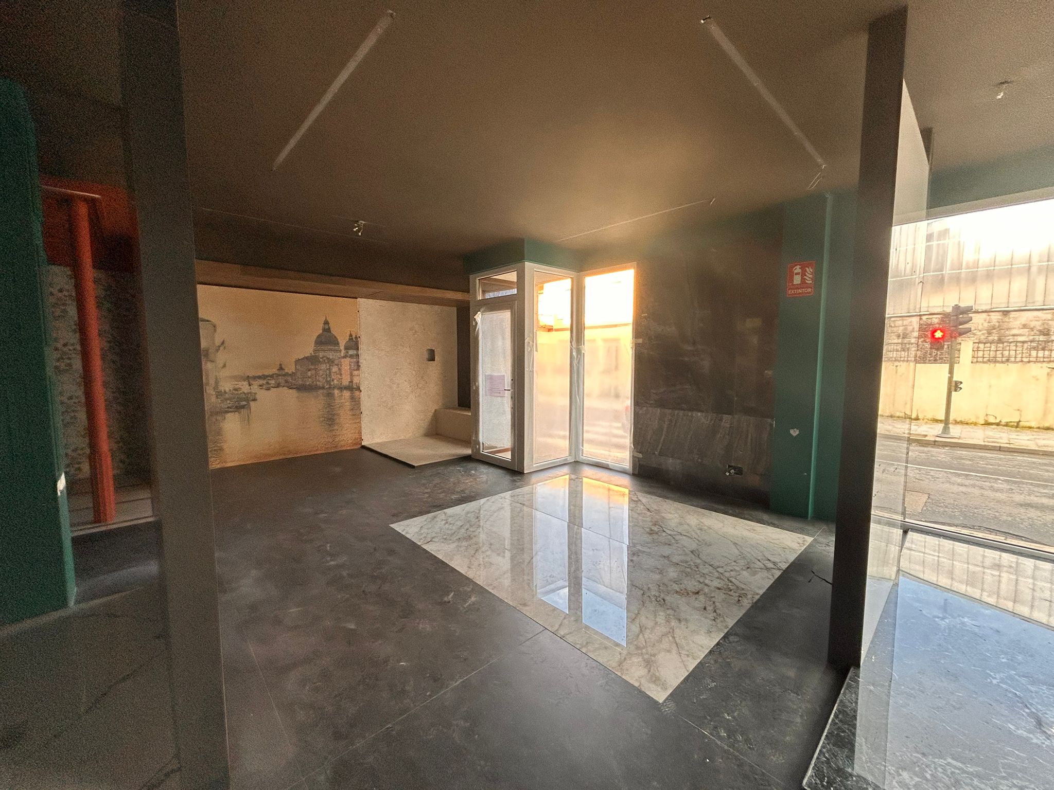   ALQUILER DE BAJO COMERCIAL EN RIBEIRA