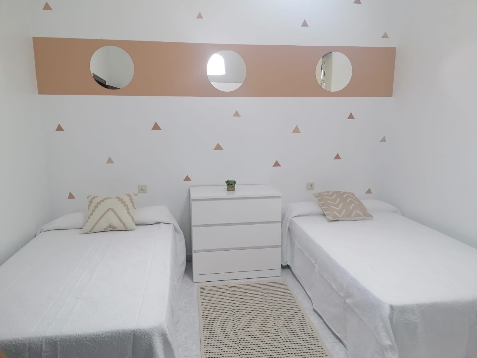 APARTAMENTO EN ALQUILER VACACIONAL EN MARTÍN, CERCA DEL CENTRO DE RIBEIRA Y DE LA PLAYA DEL TOURO