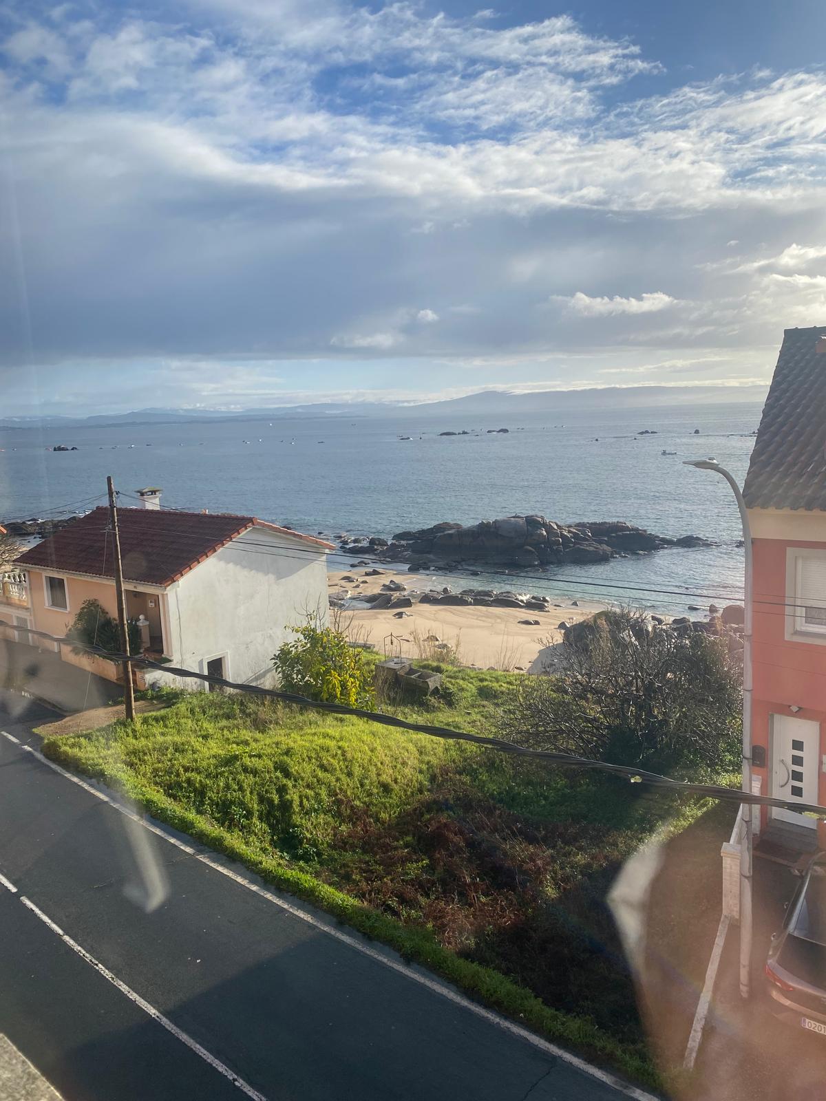  CASA CON DOS VIVIENDAS INDEPENDIENTES Y VISTAS AL MAR EN CASTIÑEIRAS – RIBEIRA