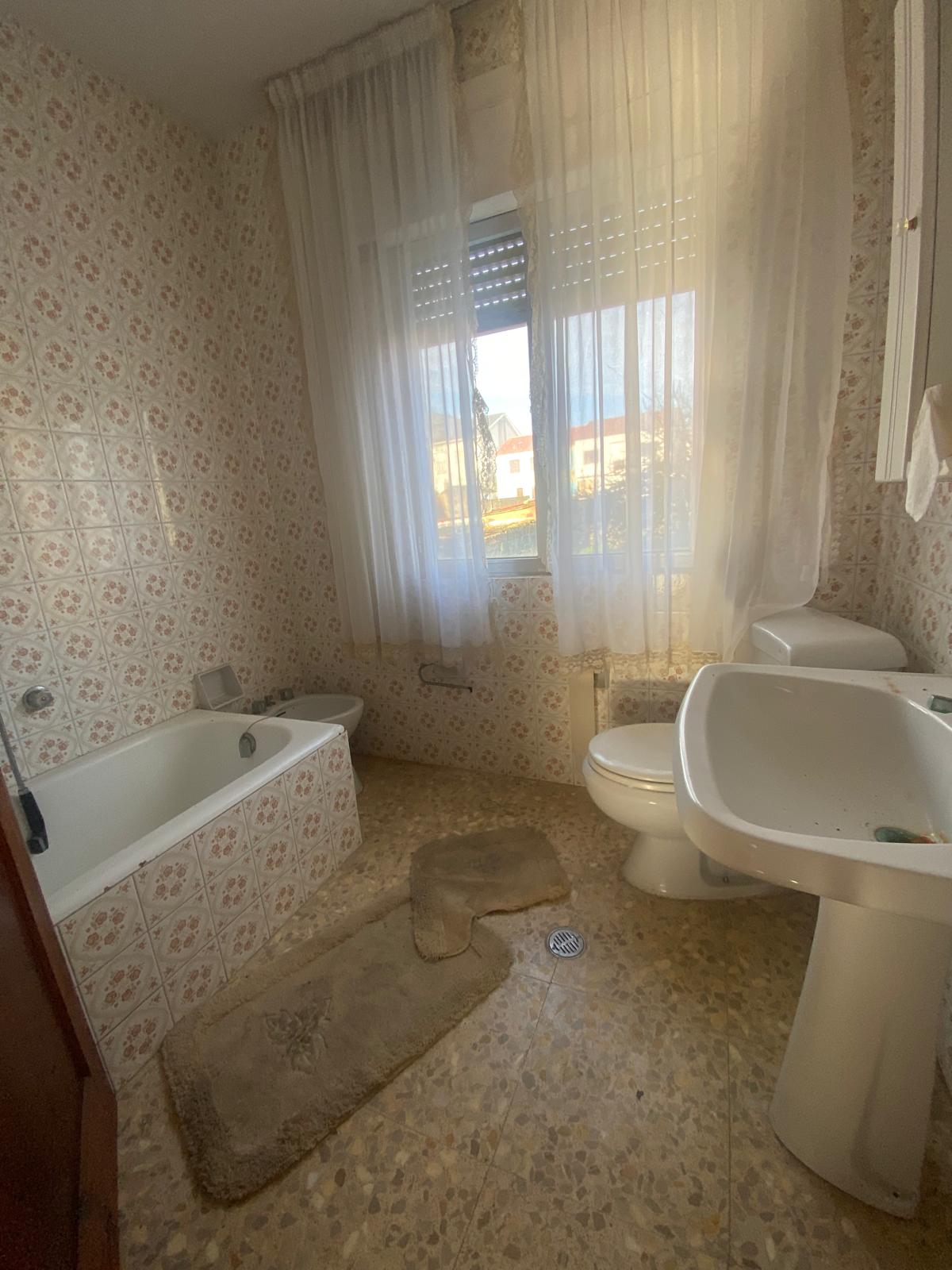  CASA CON DOS VIVIENDAS INDEPENDIENTES Y VISTAS AL MAR EN CASTIÑEIRAS – RIBEIRA