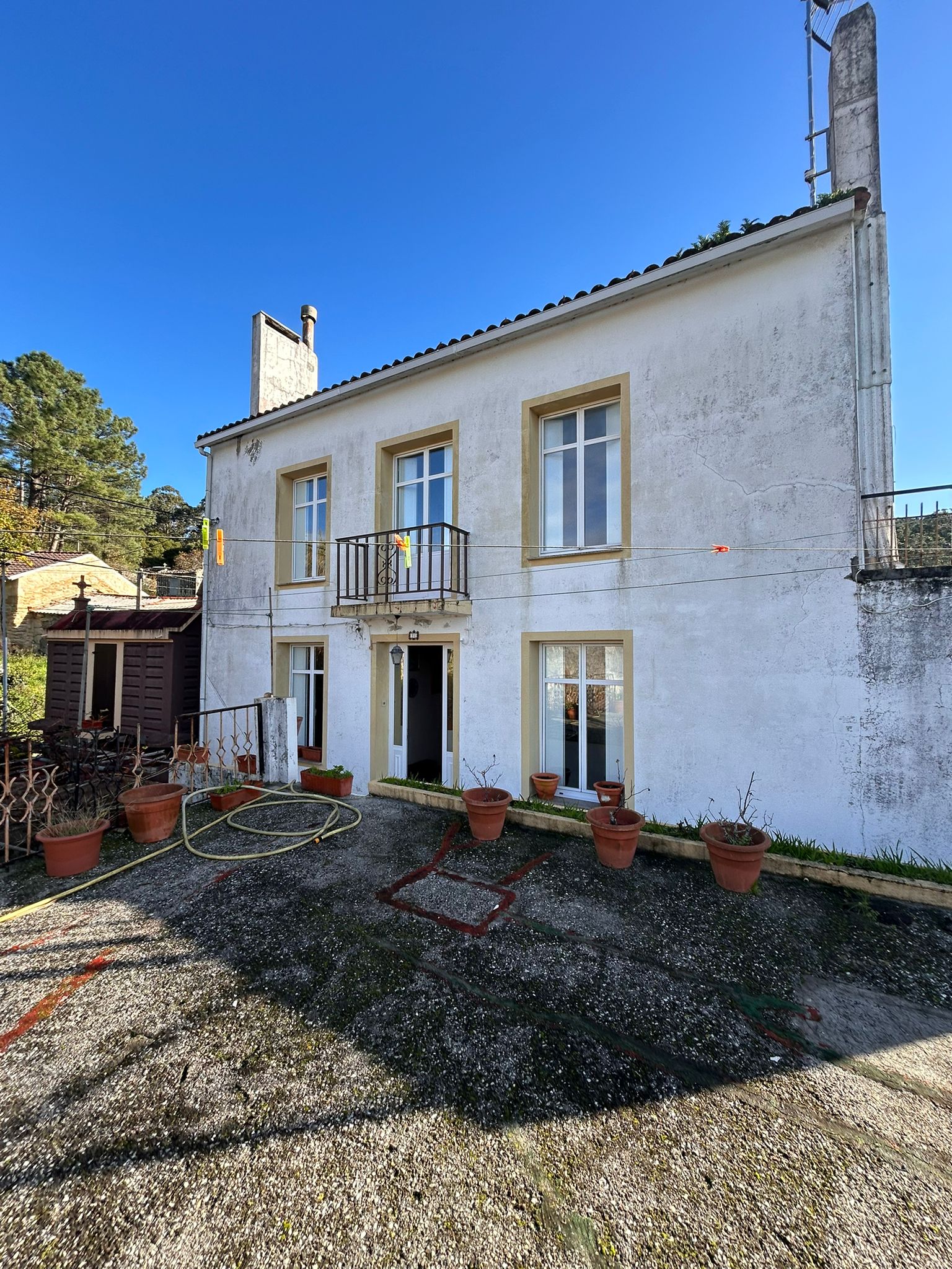 CASA EN TARRIO-BAROÑA-PORTO DO SON CON JARDÍN