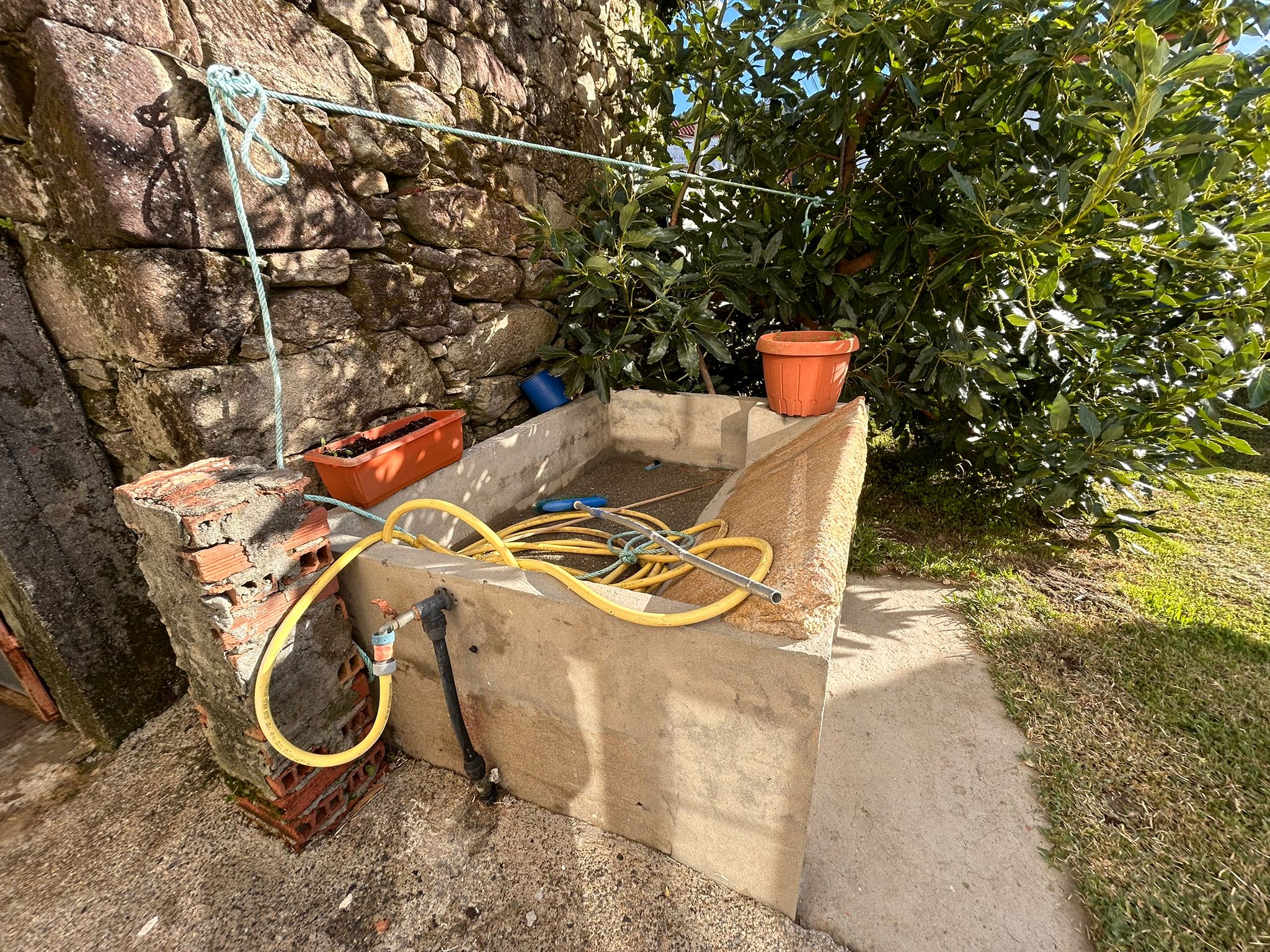 CASA EN TARRIO-BAROÑA-PORTO DO SON CON JARDÍN