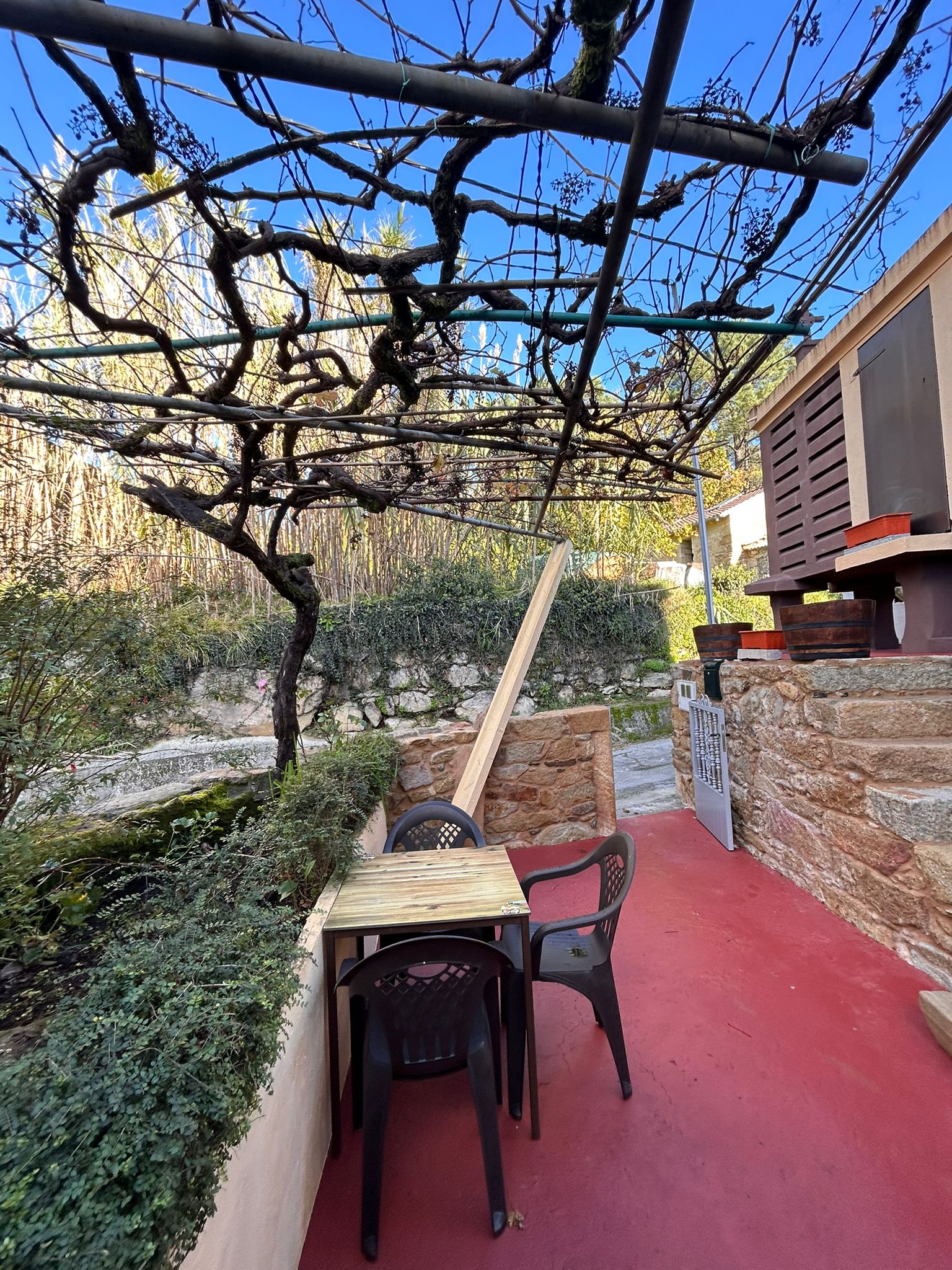 CASA EN TARRIO-BAROÑA-PORTO DO SON CON JARDÍN