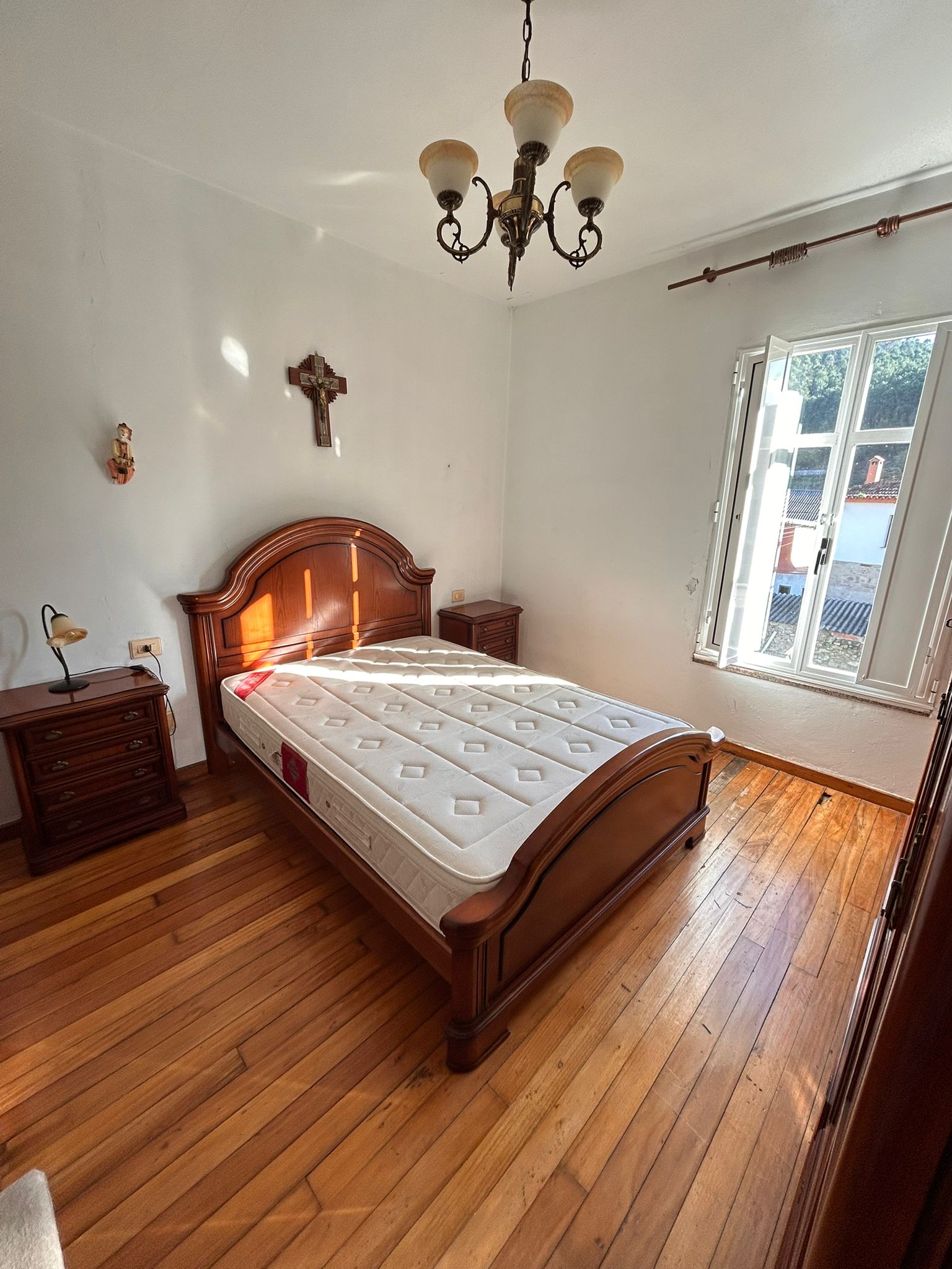 CASA EN TARRIO-BAROÑA-PORTO DO SON CON JARDÍN