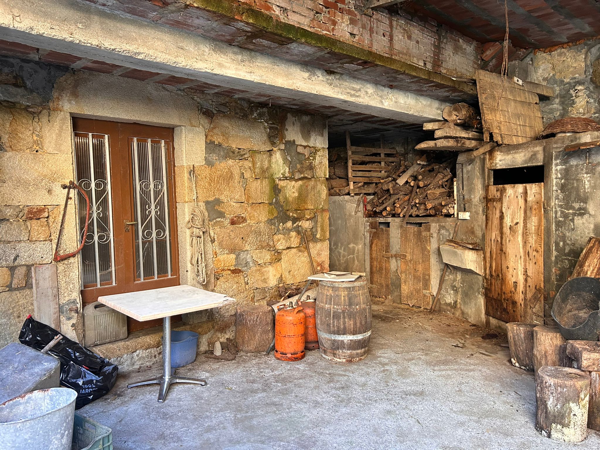 CASA EN TARRIO-BAROÑA-PORTO DO SON CON JARDÍN