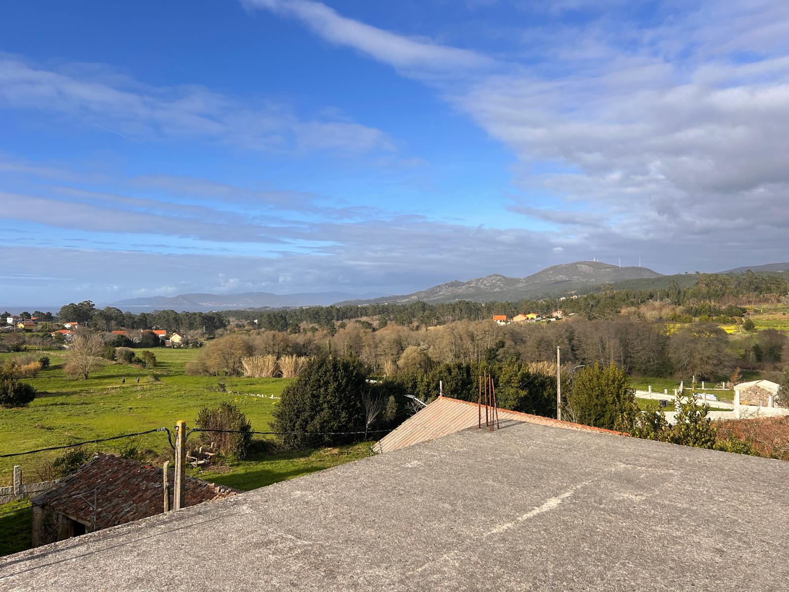 PARCELA DE 740 M² CON CASA DE PIEDRA PARA RESTAURAR Y ESTRUCTURA DE DOS PLANTAS EN VILA SAN PEDRO – PORTO DO SON