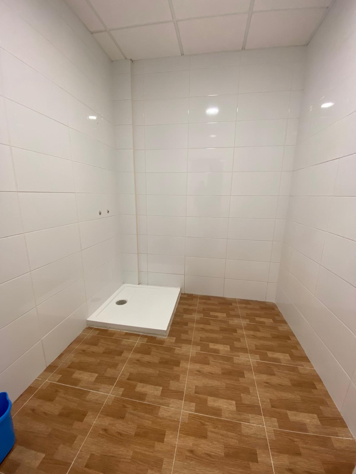 SE ALQUILA  BAJO COMERCIAL MUY LUMINOSO