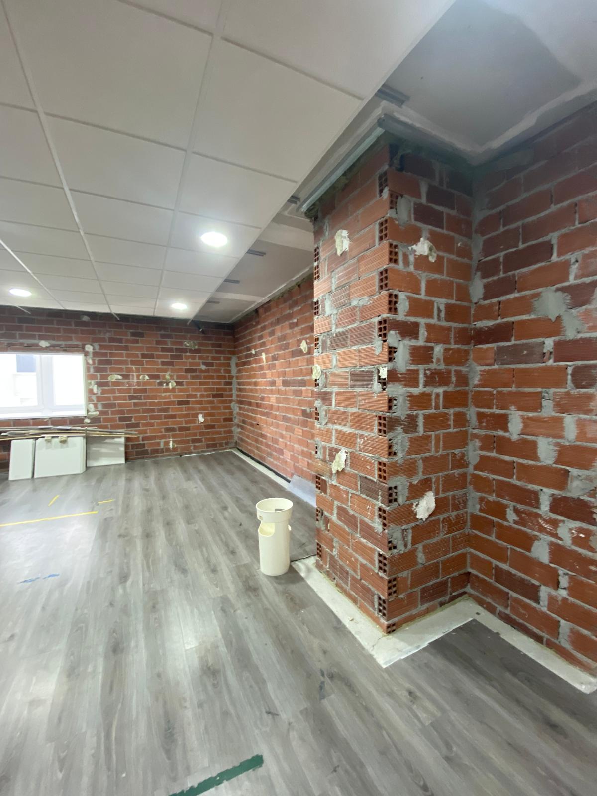 SE ALQUILA  BAJO COMERCIAL MUY LUMINOSO