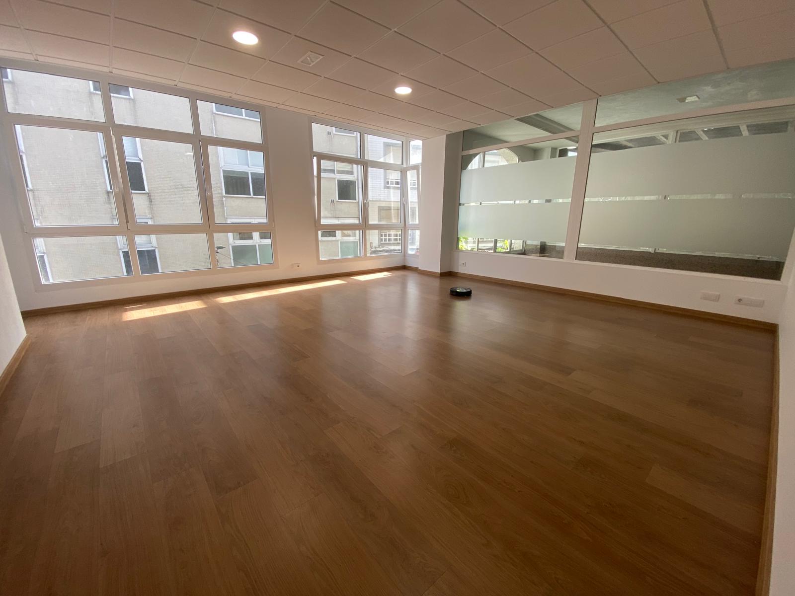 SE ALQUILA  BAJO COMERCIAL MUY LUMINOSO