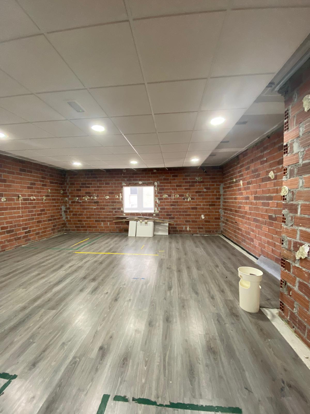 SE ALQUILA  BAJO COMERCIAL MUY LUMINOSO