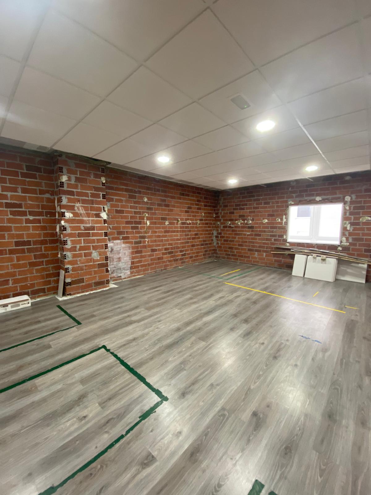 SE ALQUILA  BAJO COMERCIAL MUY LUMINOSO