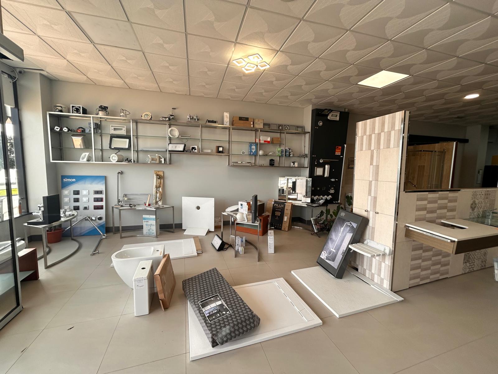 SE VENDE LOCAL COMERCIAL FRENTE AL MAR