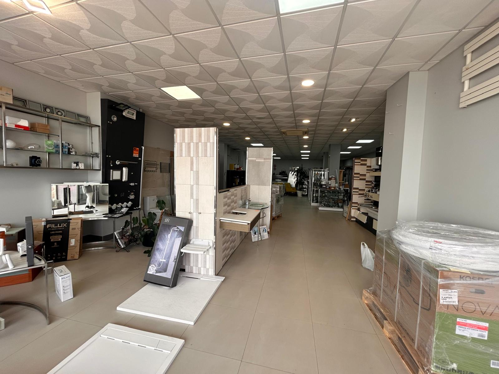 SE VENDE LOCAL COMERCIAL FRENTE AL MAR