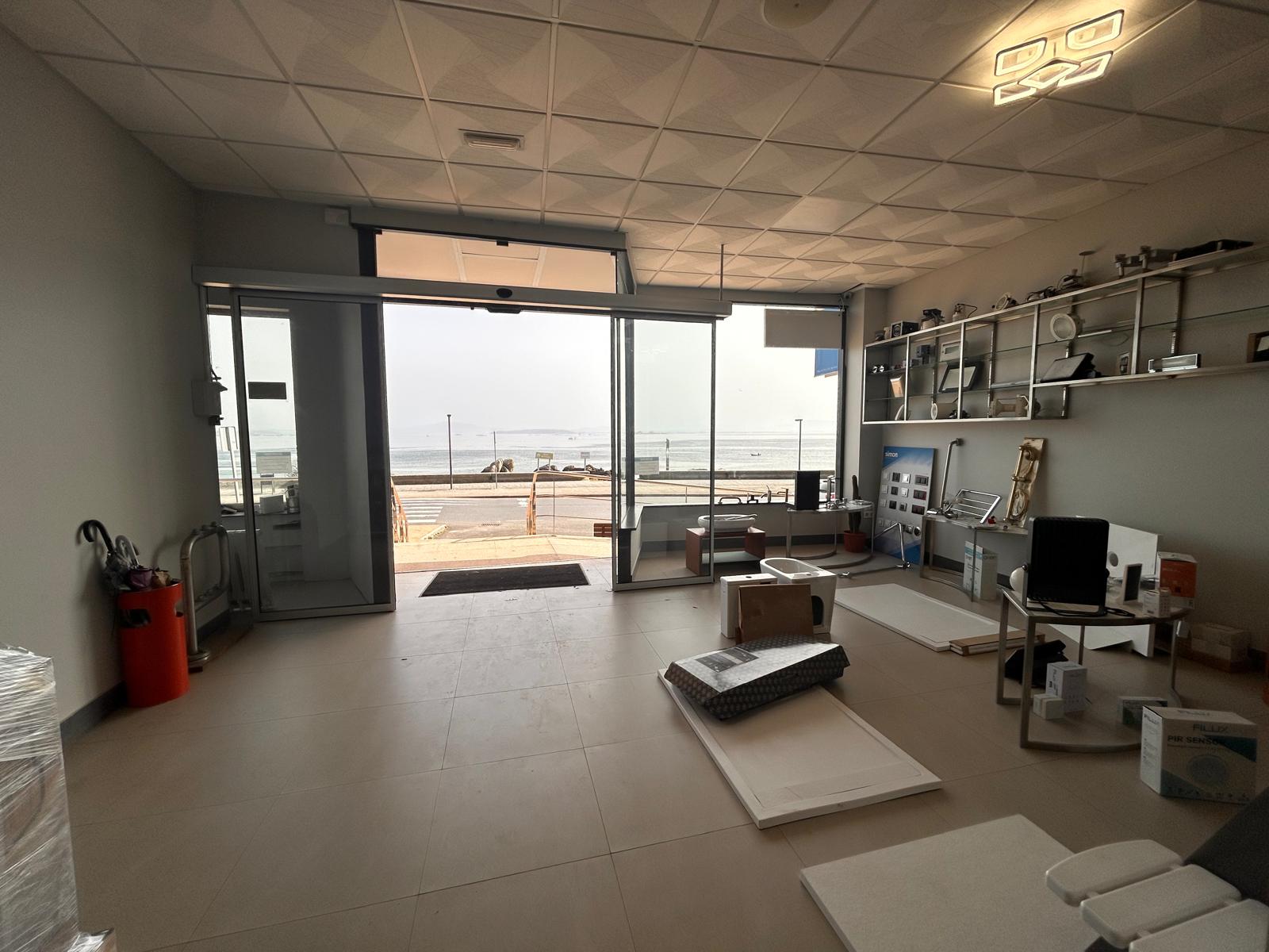 SE VENDE LOCAL COMERCIAL FRENTE AL MAR