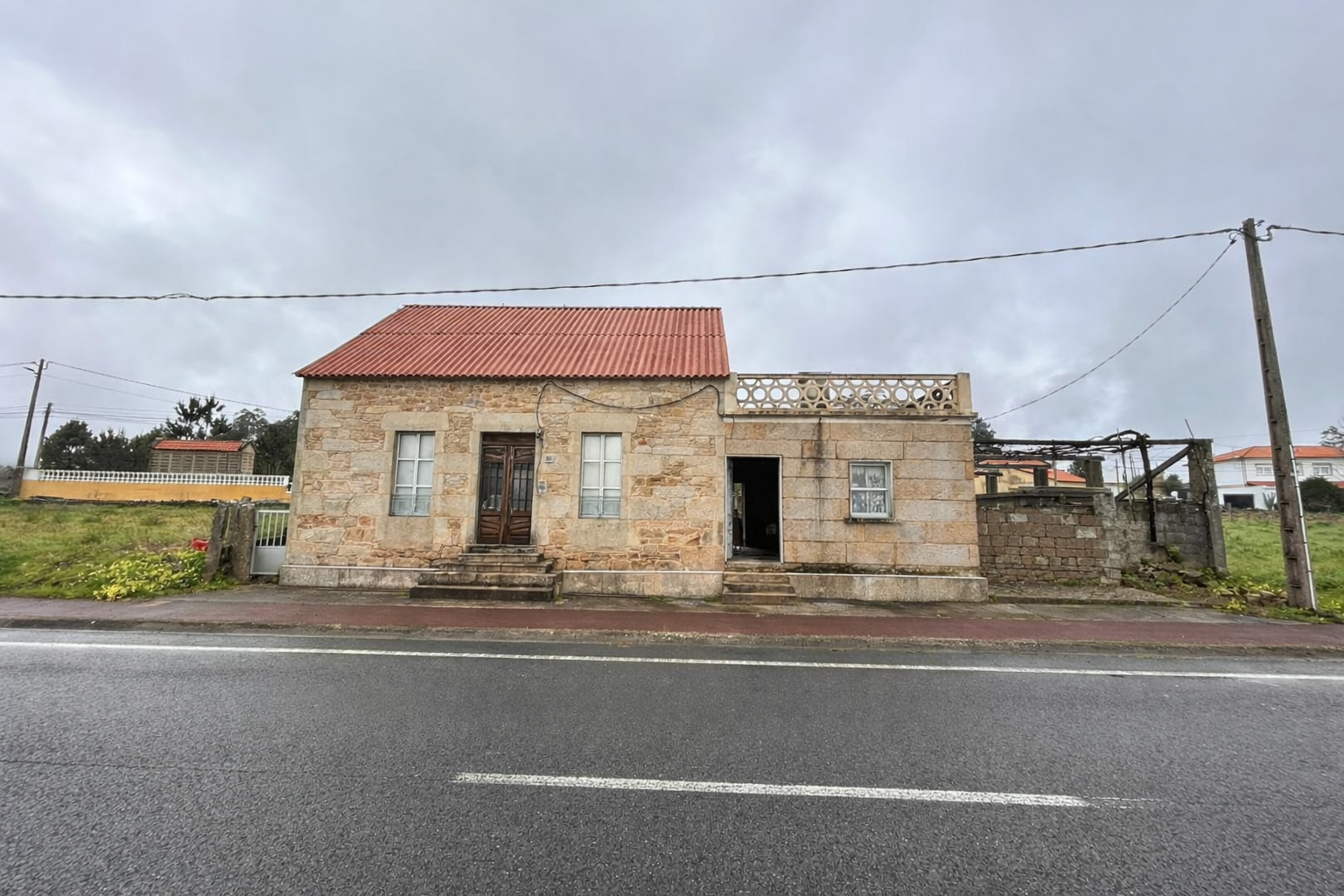 CASA DE PIEDRA CON FINCA EN BRETAL