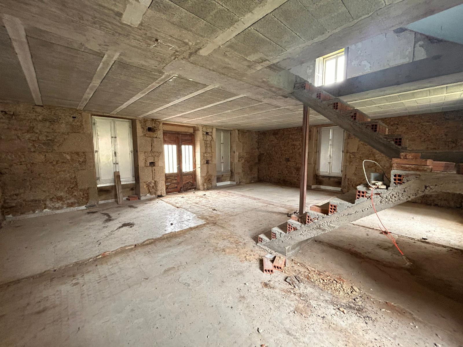 CASA DE PIEDRA CON FINCA EN BRETAL