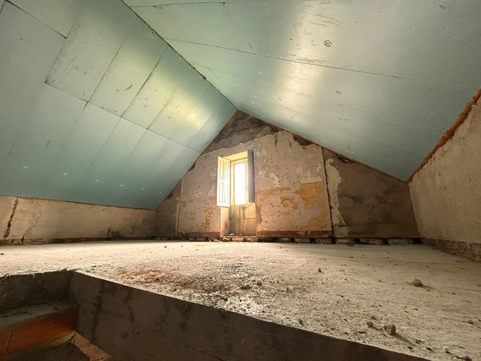 CASA DE PIEDRA CON FINCA EN BRETAL