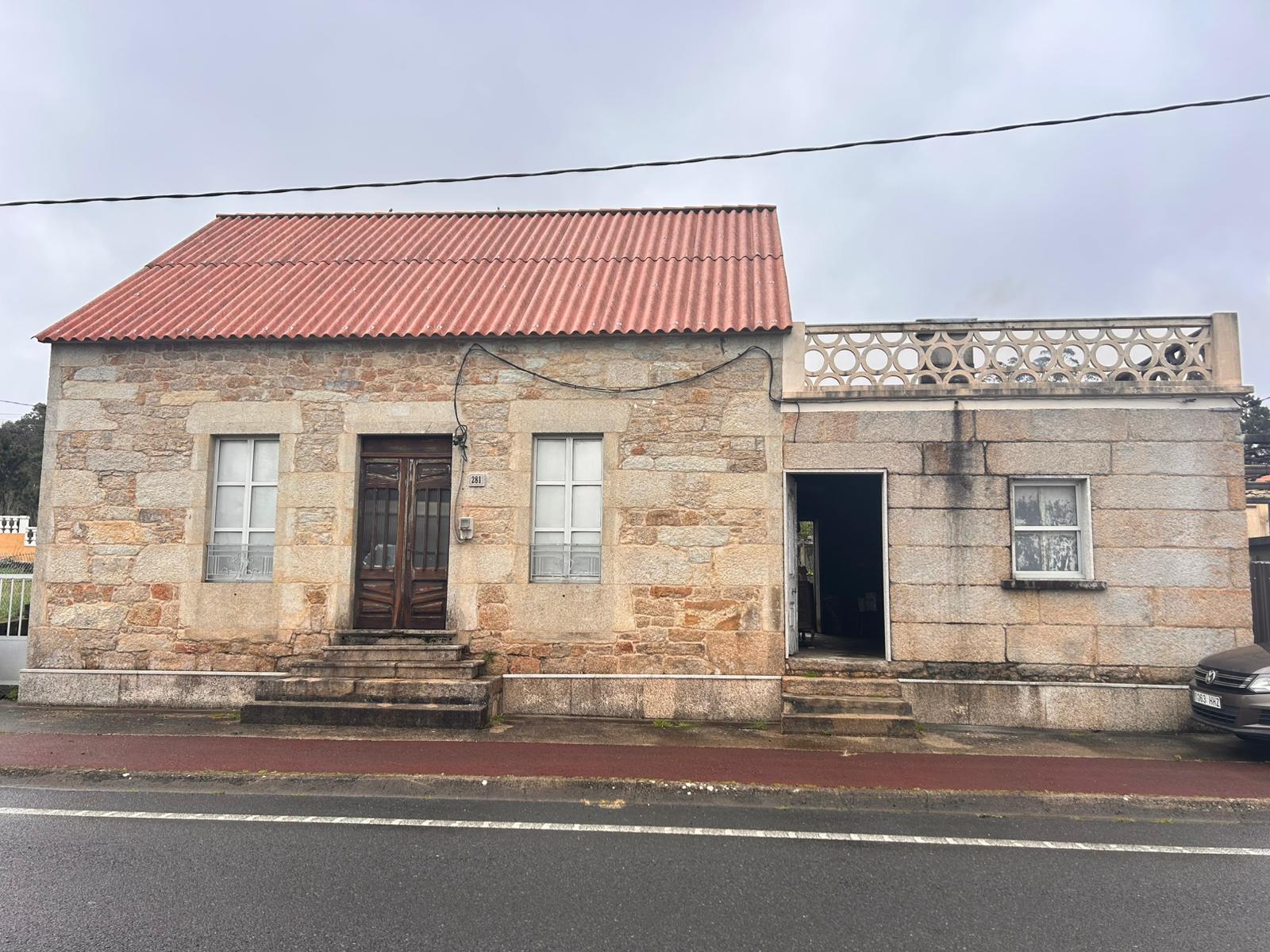 CASA DE PIEDRA CON FINCA EN BRETAL